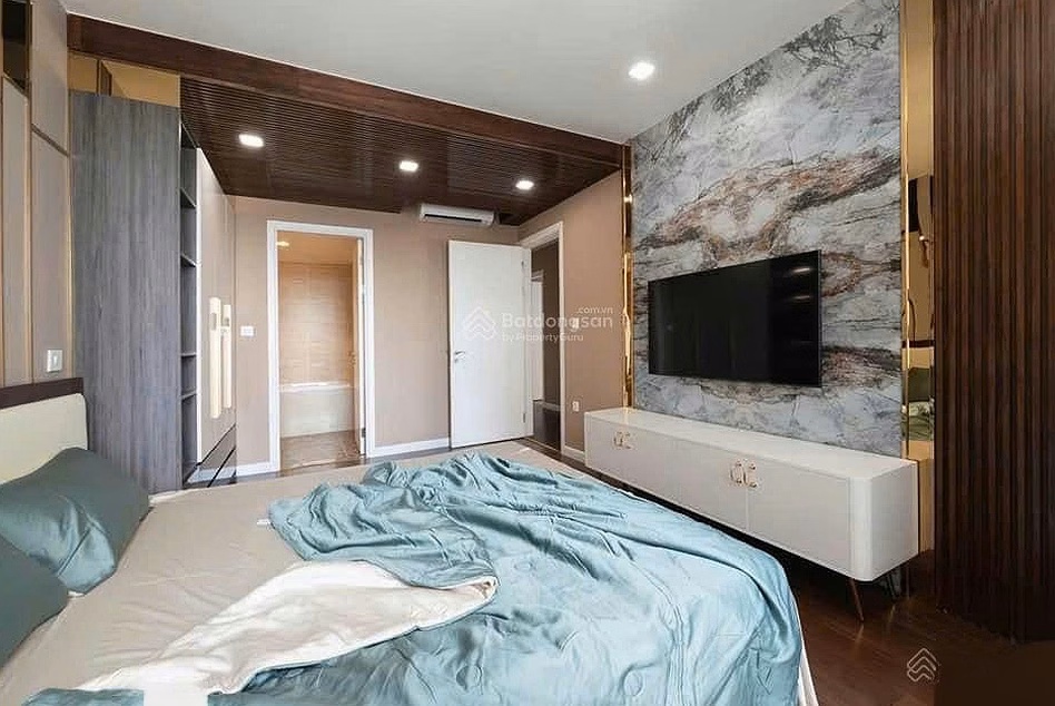 Price 27 million for urgent rent, 3 bedrooms, 2 bathrooms, lake view. 101m2 at 119, Vinhomes D'Capitale