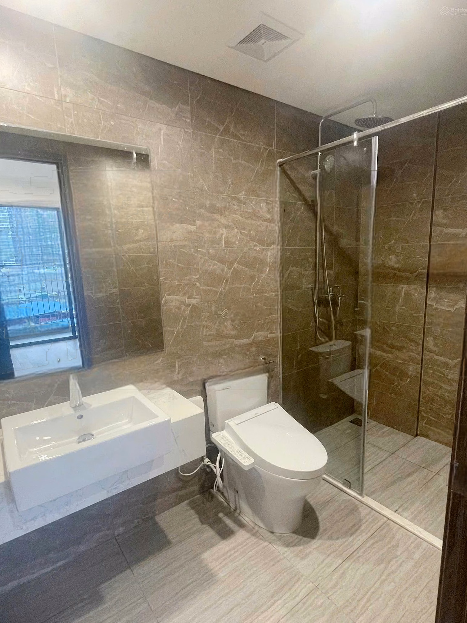 Hang has a diverse fund of apartments for rent at good prices, full of beautiful furniture, beautiful views, updated continuously every day