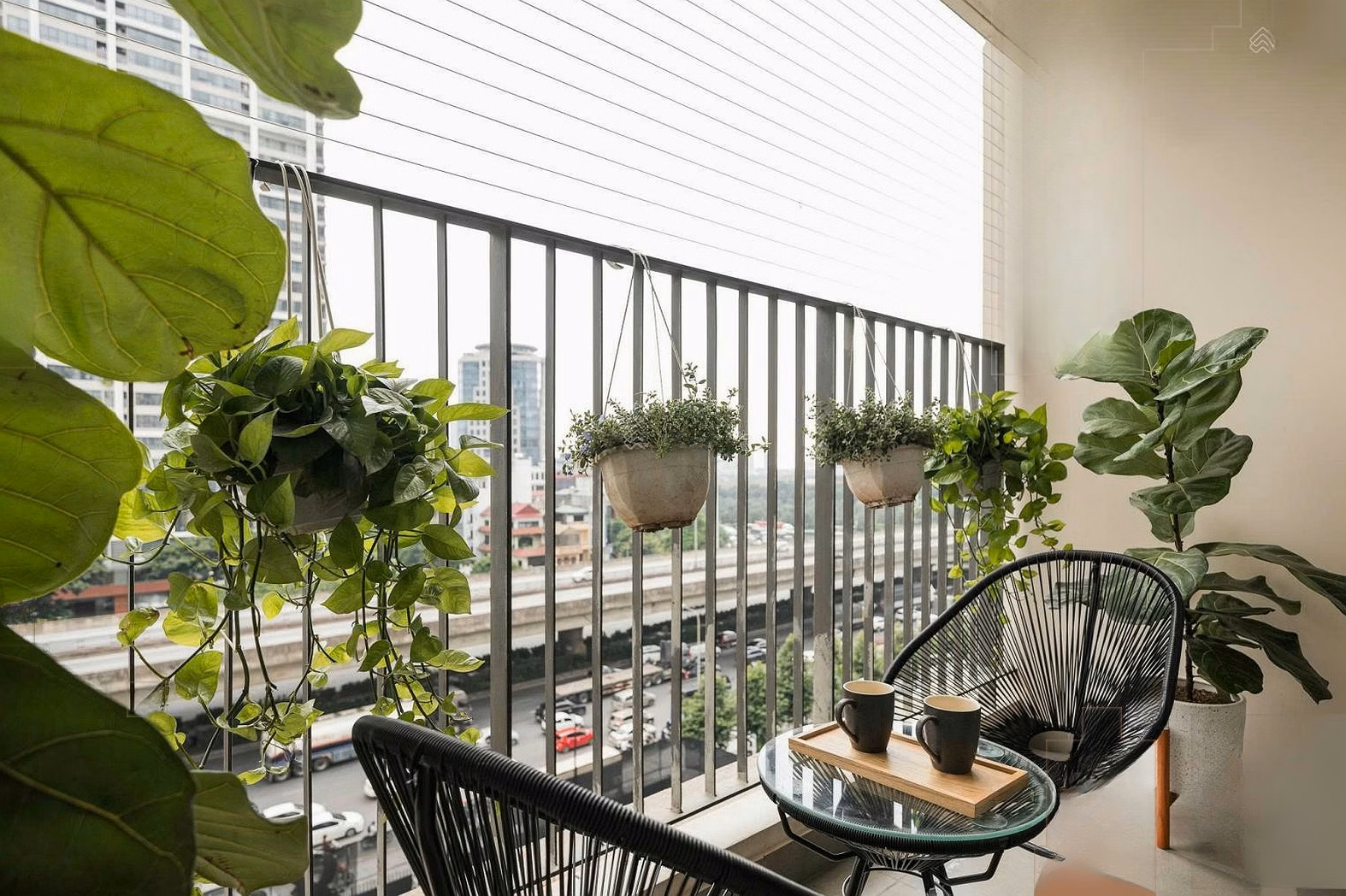 Hot. Apartment for rent with 2 bedrooms, 2 bathrooms, 70m2, fully furnished at Vinhomes West Point apartment. Price 19 million. 0917 748 ***
