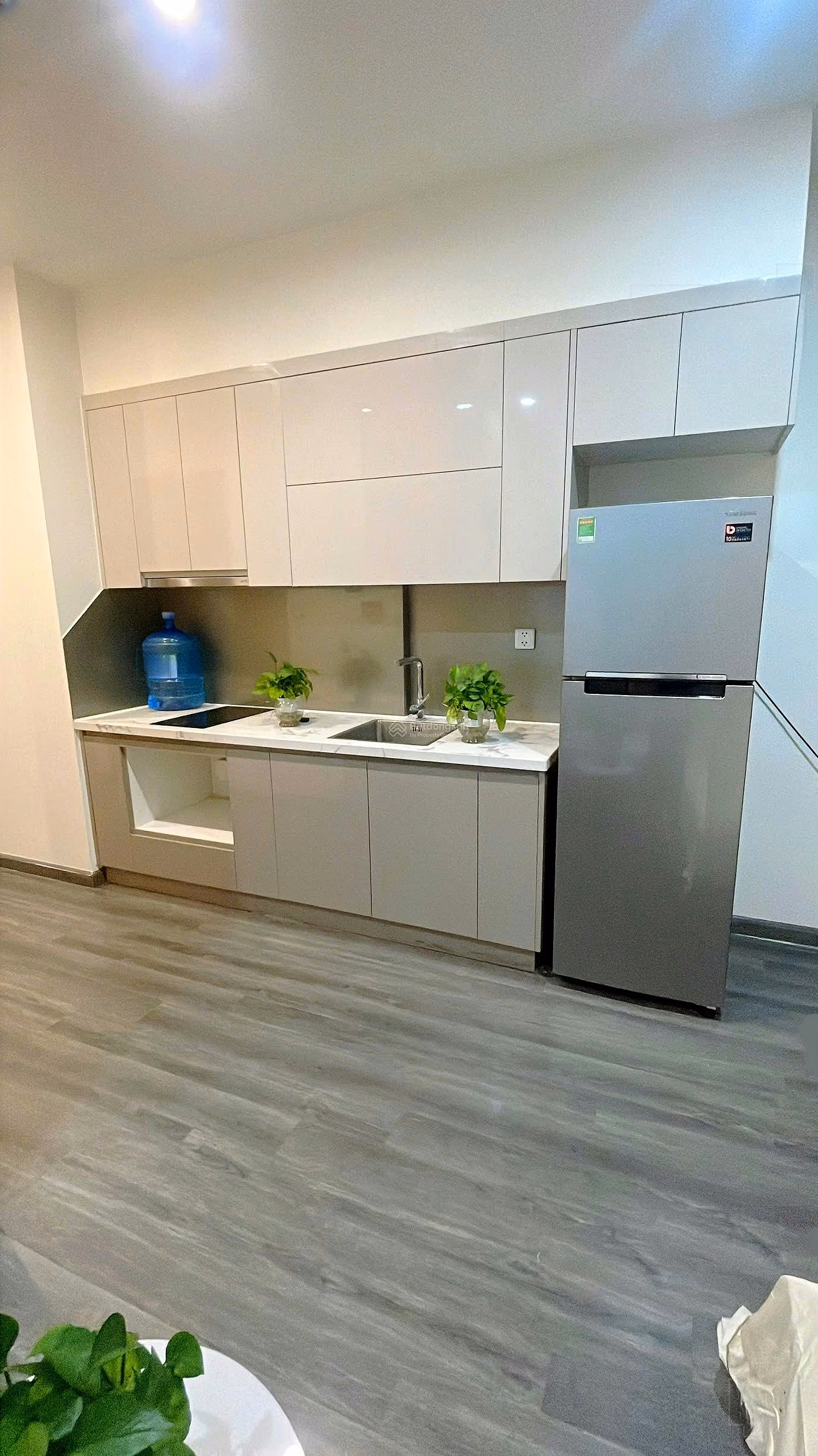 I need to sell a 32m2 studio apartment in Ocean Park at a loss for 1.8 billion VND. Full interior long lasting red book
