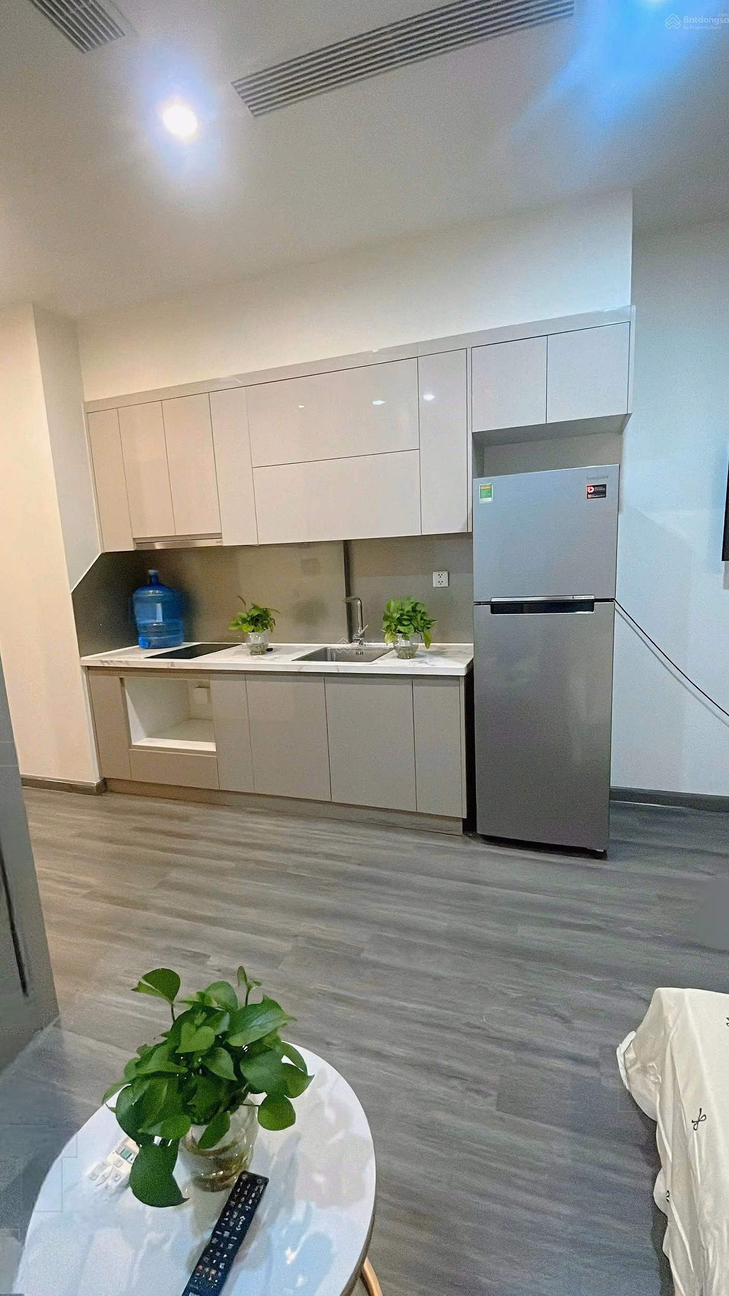 I need to sell a 32m2 studio apartment in Ocean Park at a loss for 1.8 billion VND. Full interior long lasting red book