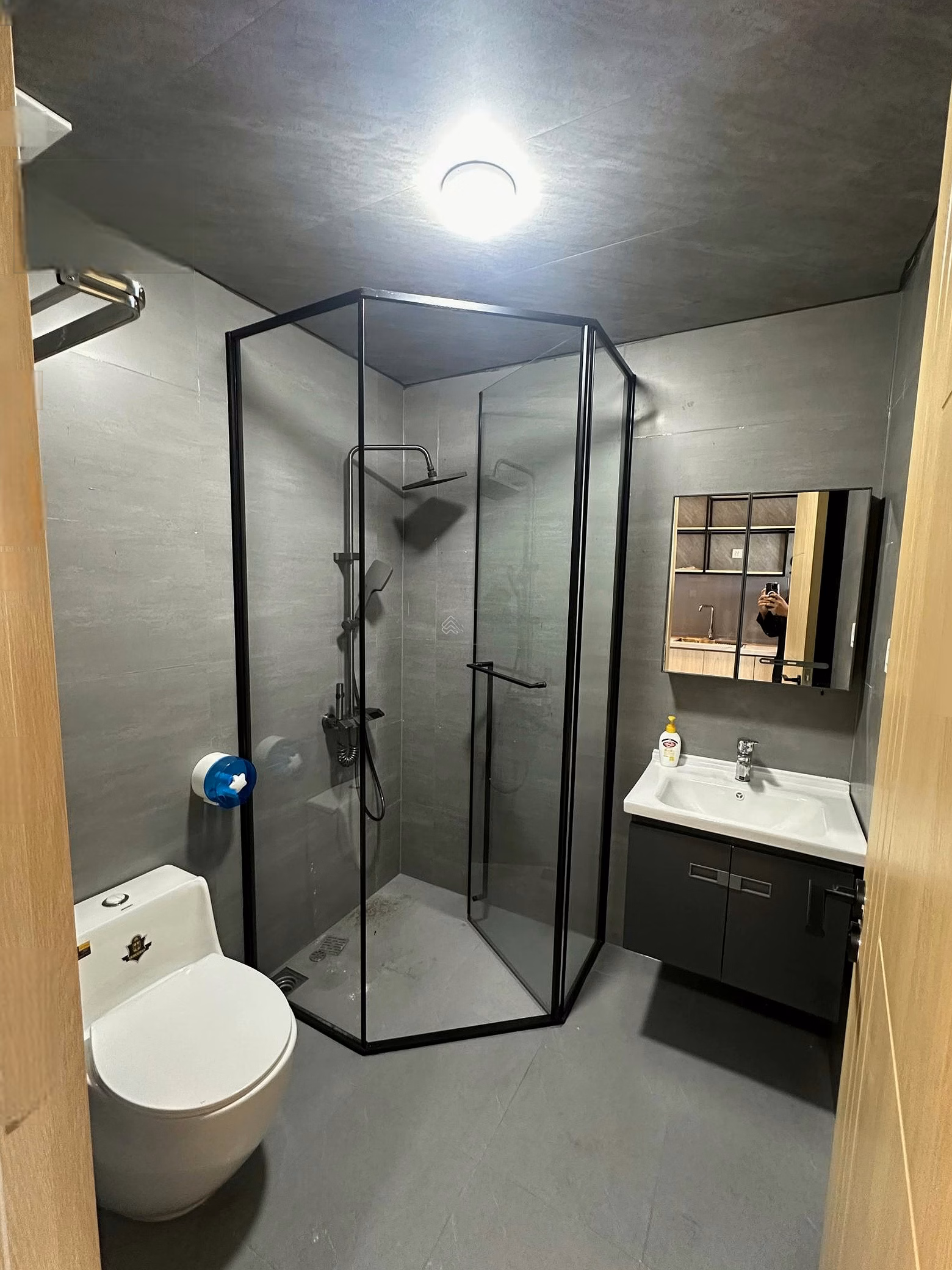 Super rare duplex studio apartment at Sun Ponte Residence only 1x million / month (Landlord discounts)