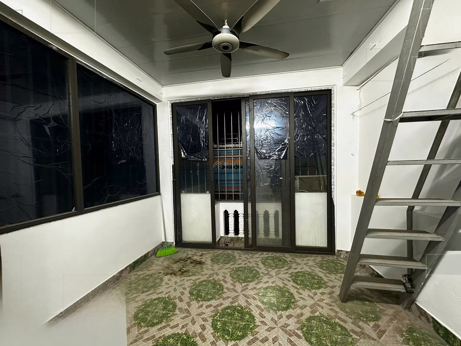 The owner sent a private house for rent at house number 1, lane 63, Phu Do street, one step to the street, very beautiful house