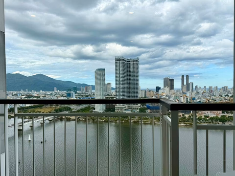 Need to rent corner apartment with direct view of Han River, frontage of Bach Dang street, good price