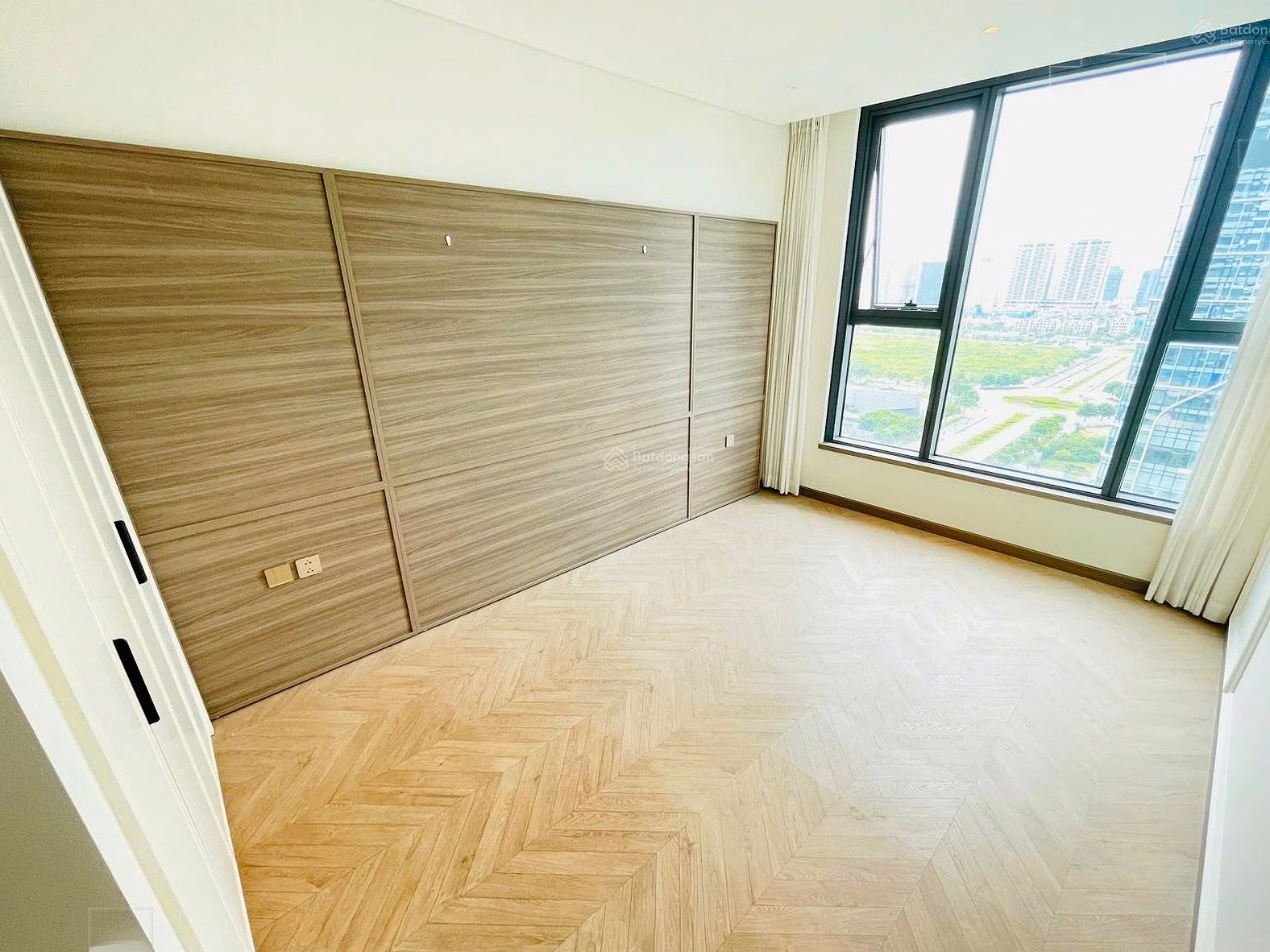 Han Jardin apartment for rent with 4 bedrooms, 142m2 CB - Full luxury, West Lake view, price 28 million/month