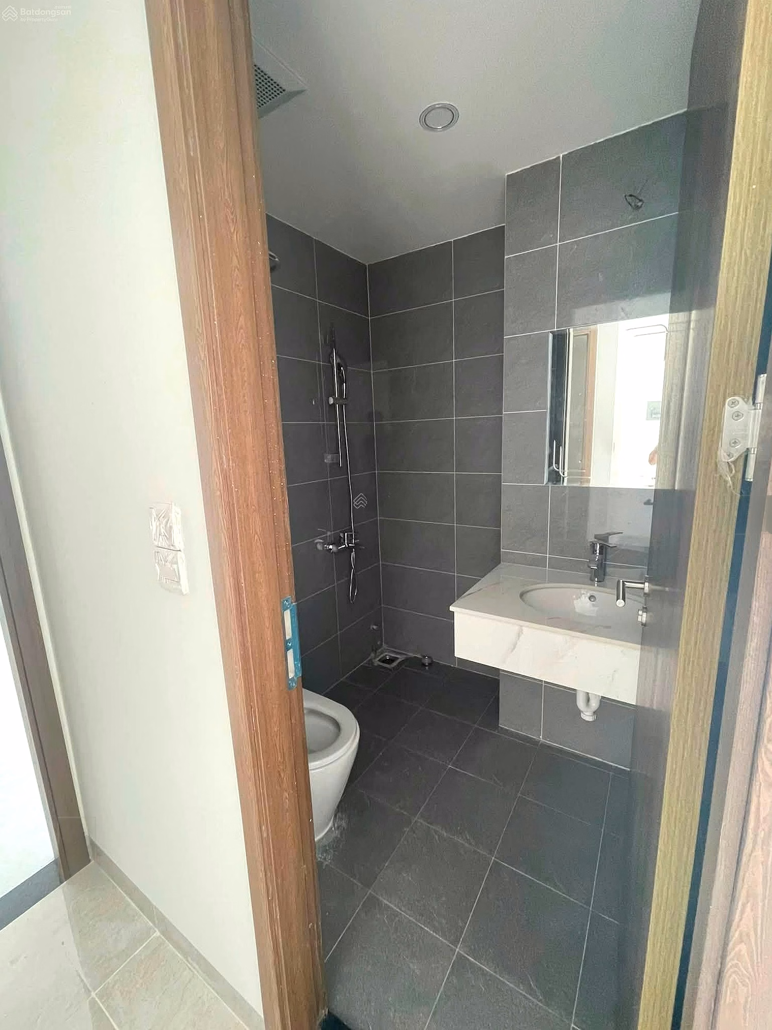 Apartment for rent with 2 bedrooms, 2 bathrooms, available kitchen cabinets and air conditioner CCU Phuoc Long, newly handed over, rental price 9 million