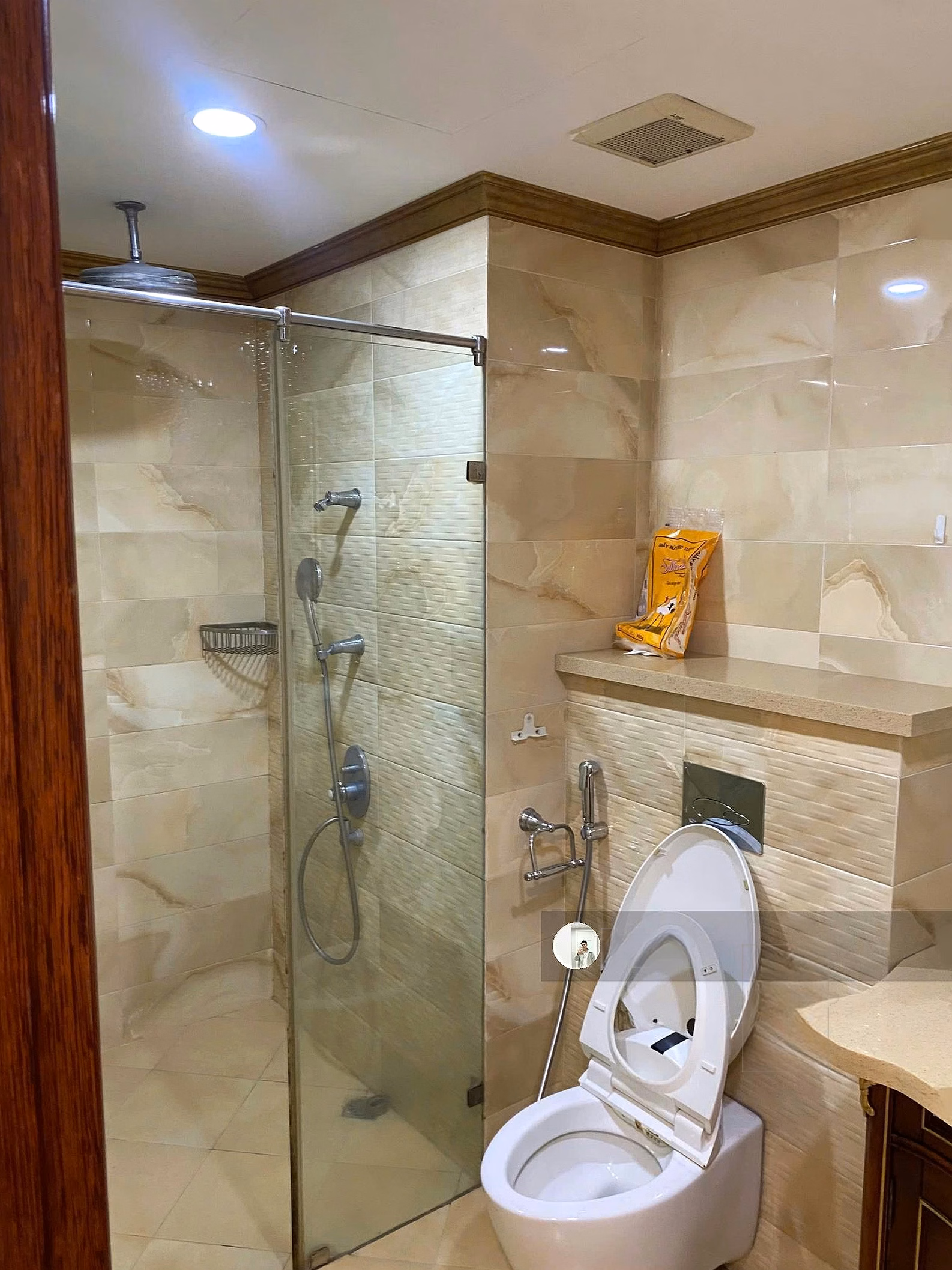Apartment for rent with 3 bedrooms, 2 bathrooms, 172m2, fully furnished at Mandarin Garden, cool direction, Cau Giay, Hanoi