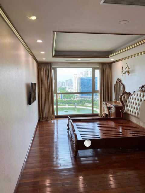 Apartment for rent with 3 bedrooms, 2 bathrooms, 172m2, fully furnished at Mandarin Garden, cool direction, Cau Giay, Hanoi
