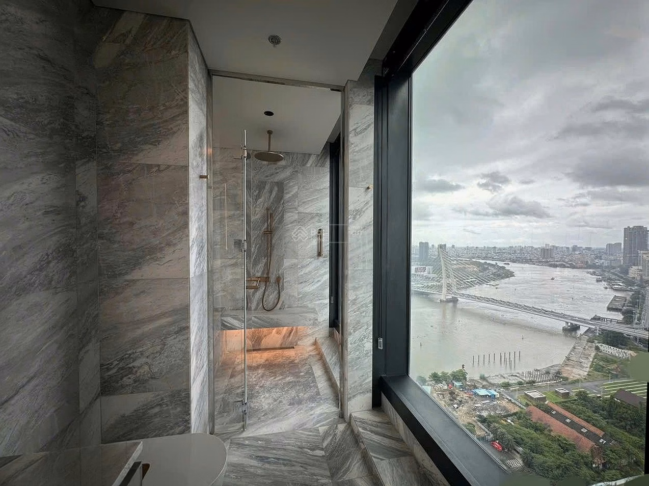Selling corner apartment of Grand Marina Saigon apartment, 42 billion (with book), 2 bedrooms, 87.13 m2, District 1, Ho Chi Minh