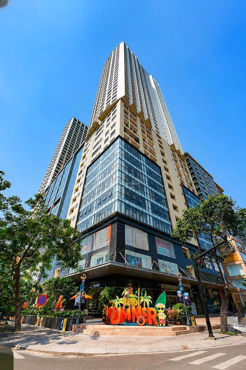 Gold Coast 3-bedroom apartment with sea view - fully furnished - 123m2