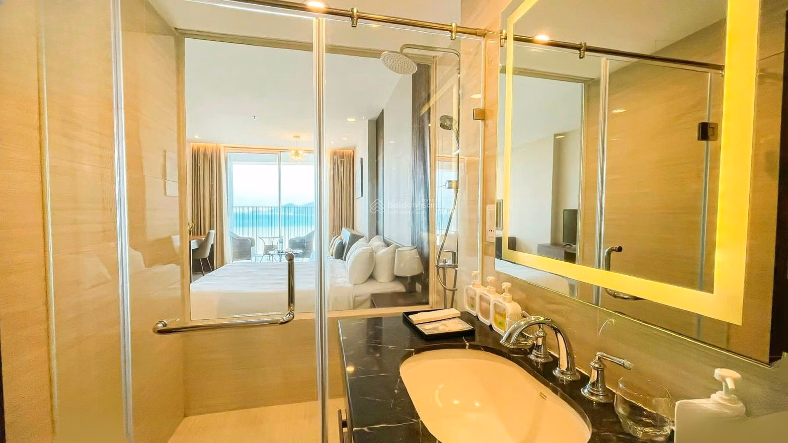 Studio apartment for rent with Panorama sea view, bright and spacious space. Price 16 million/month