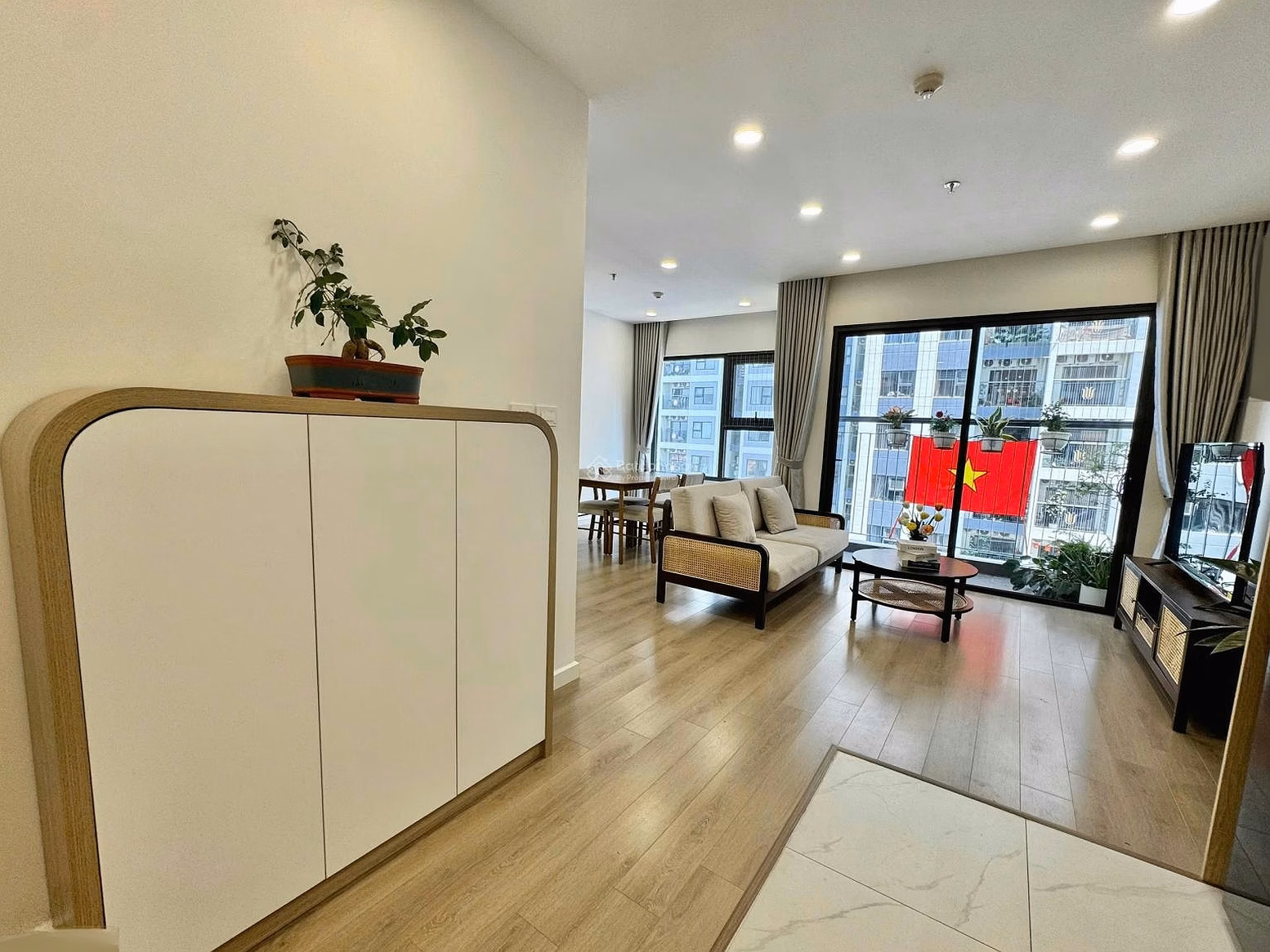 Super hot: Quick sale of 2-bedroom apartment + S303, 64m², 4 billion 340 units with lake view corner, most airy in Smart City