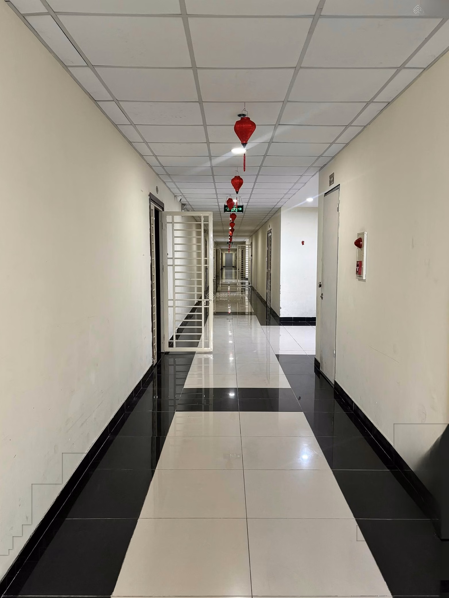3-bedroom corner apartment for rent at Ho Guom Plaza - Near Van Quan Station - Move in immediately