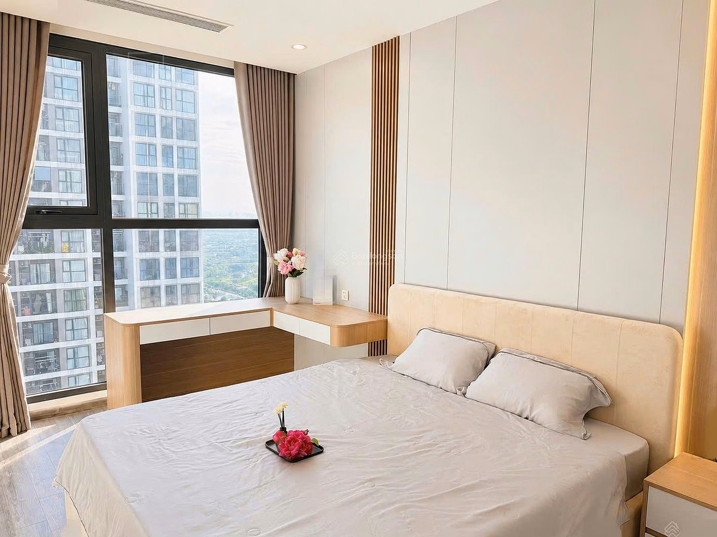 Super nice only 8 million/month 1 bedroom apartment for rent - R1.05 OCP1 middle floor 45.2m2 NE full of luxury furniture - move in now!
