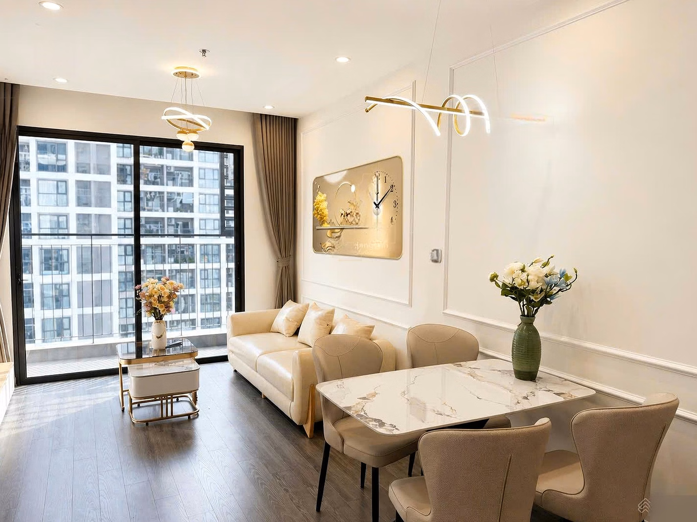 Super nice only 8 million/month 1 bedroom apartment for rent - R1.05 OCP1 middle floor 45.2m2 NE full of luxury furniture - move in now!