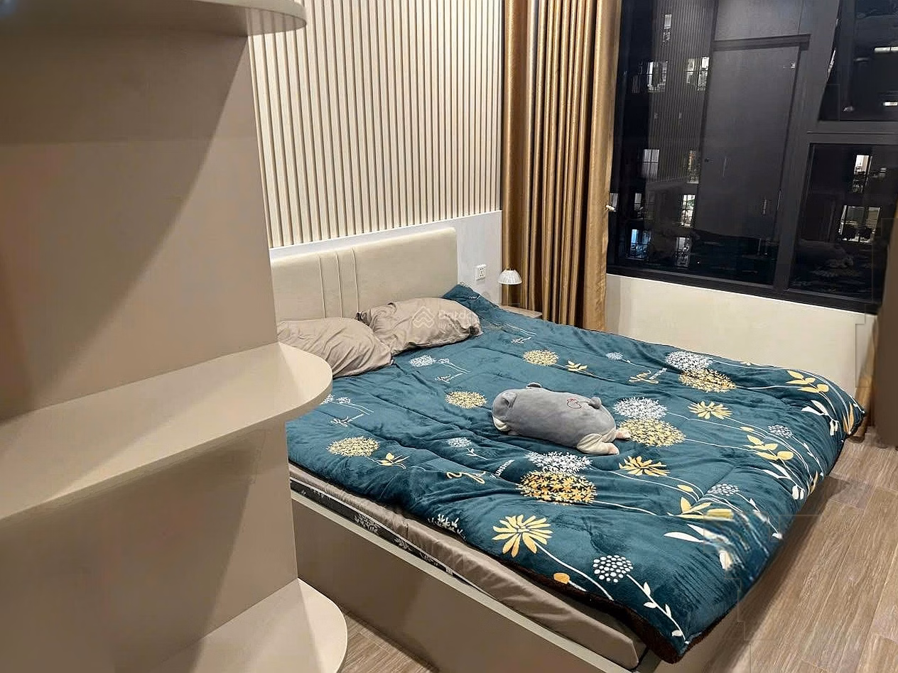1 bedroom + 1 fully furnished for rent 7.2 million including management fee for building S2.15, 21st floor, address Vin 1