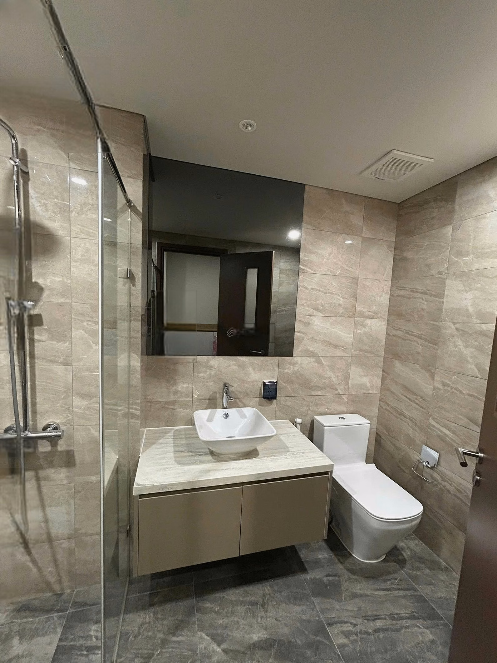 Fully furnished 2 bedroom 2 bathroom apartment for rent at The Matrix One project