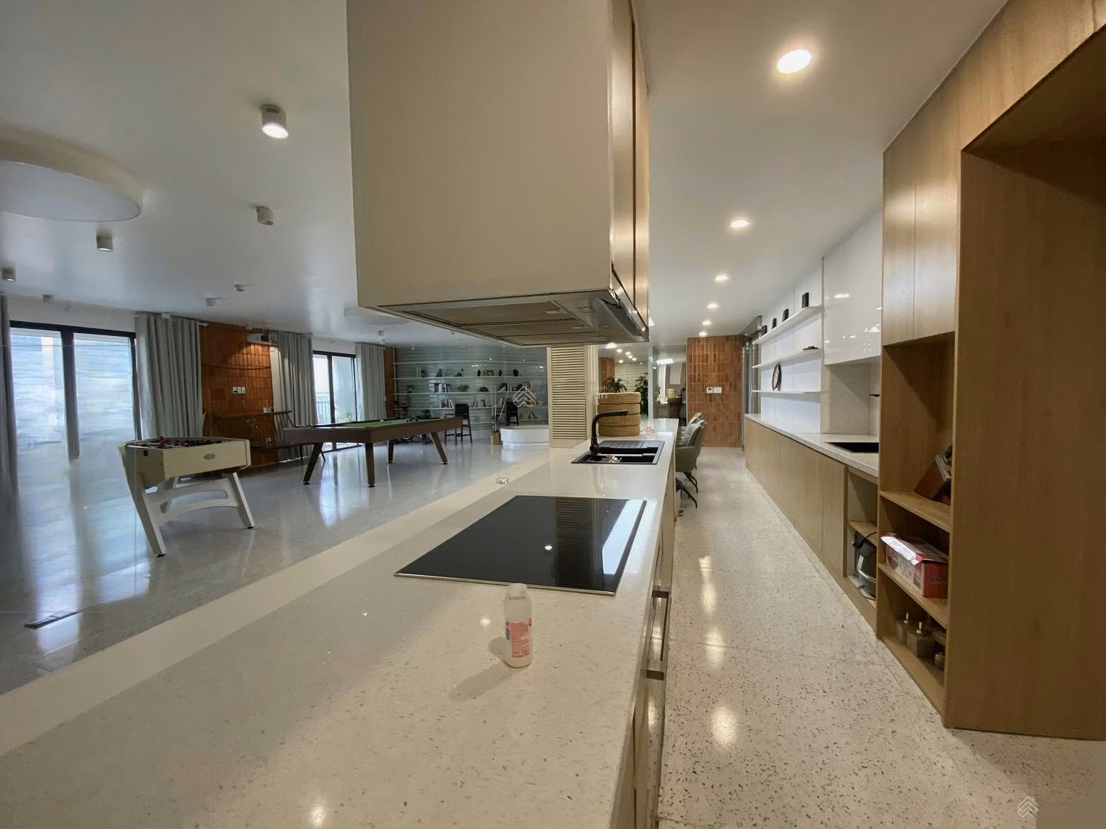High floor apartment for rent in Tan Hoang Minh Xuan Dieu, Tay Ho, Hanoi