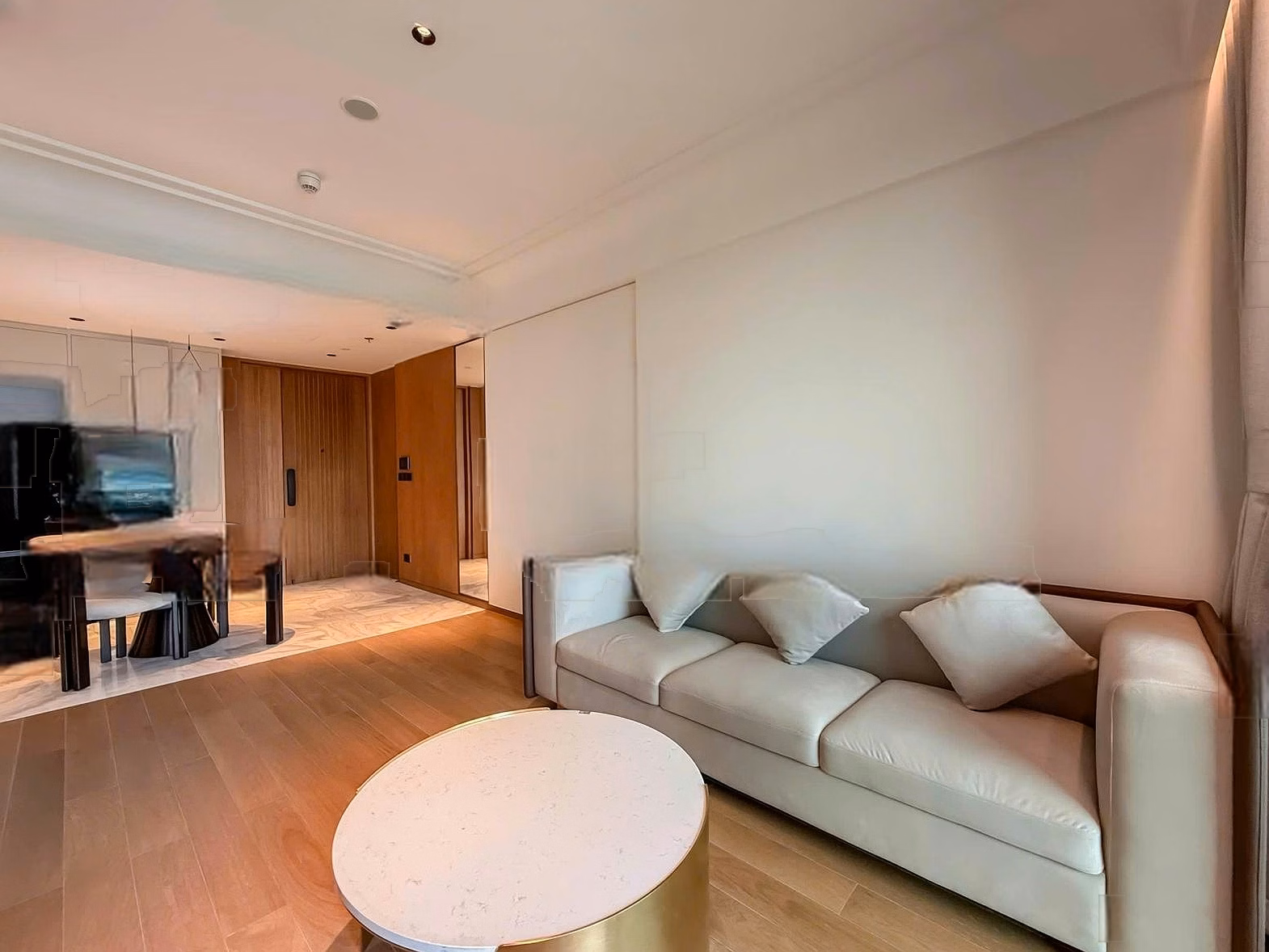 Selling luxury 2-bedroom corner apartment - 92m2 Grand Marina, beautiful floor, Sea building