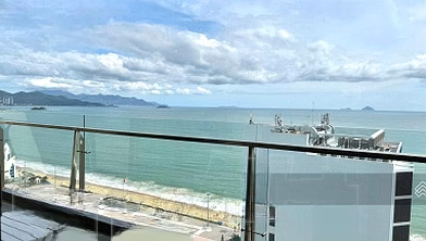 The owner of the Studio apartment - Hot Row - guests have good fortune