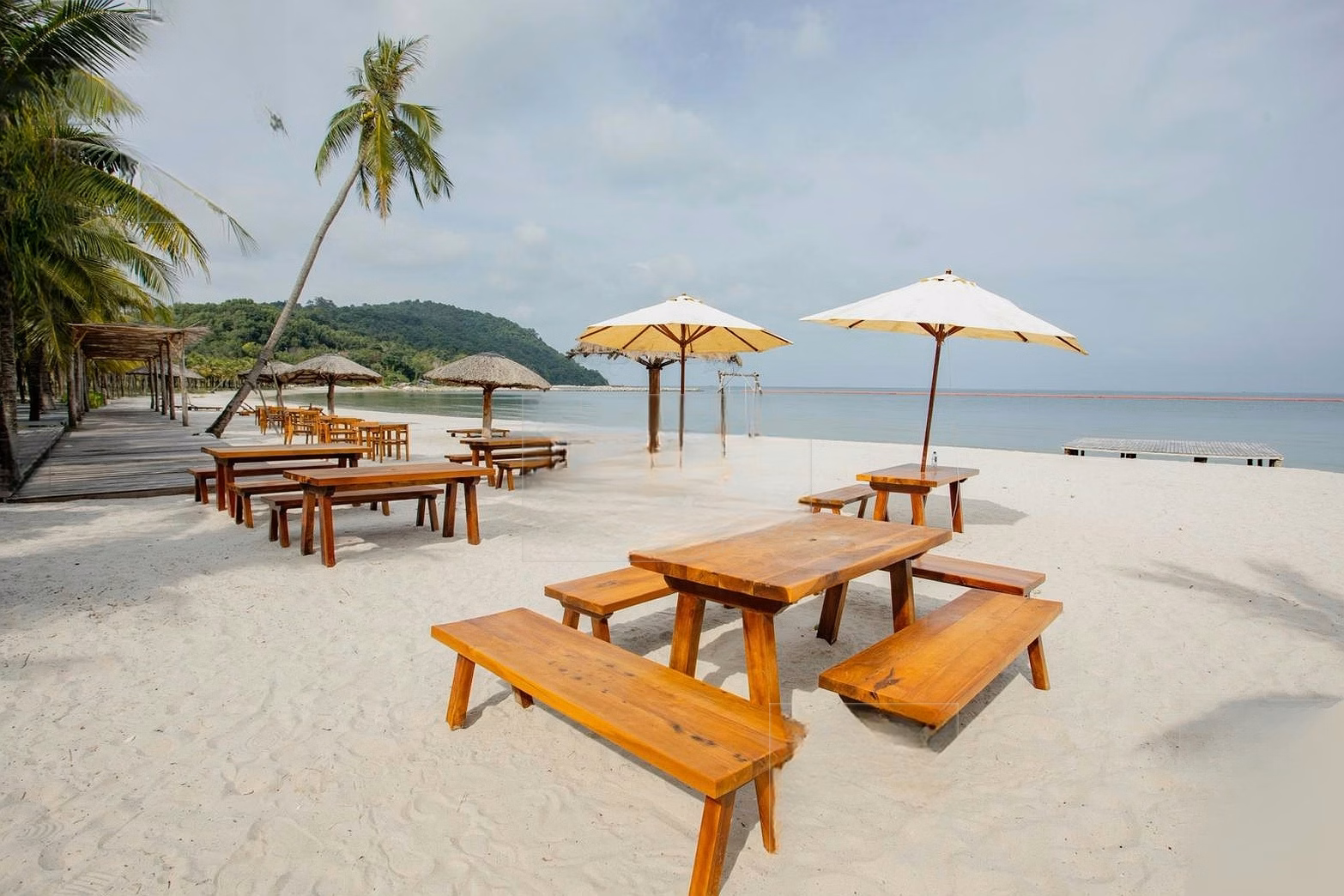 Studio apartment, Selavia TTC Phu Quoc project, area: 29m2. Price 1.7 billion. Delivered house to be opened in June 2028, very rare