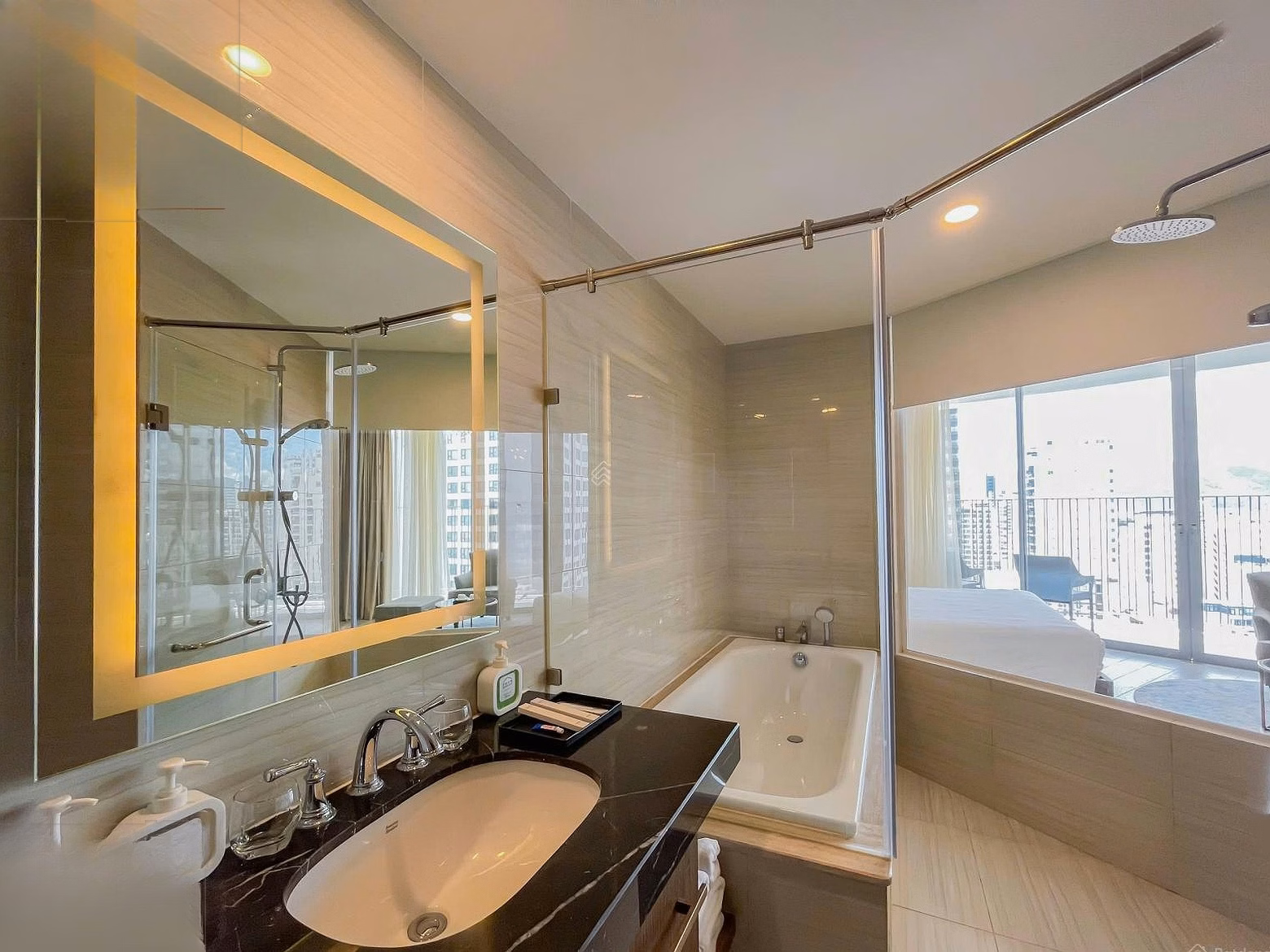 Panorama Studio for rent 45m2 - City View - With bathtub