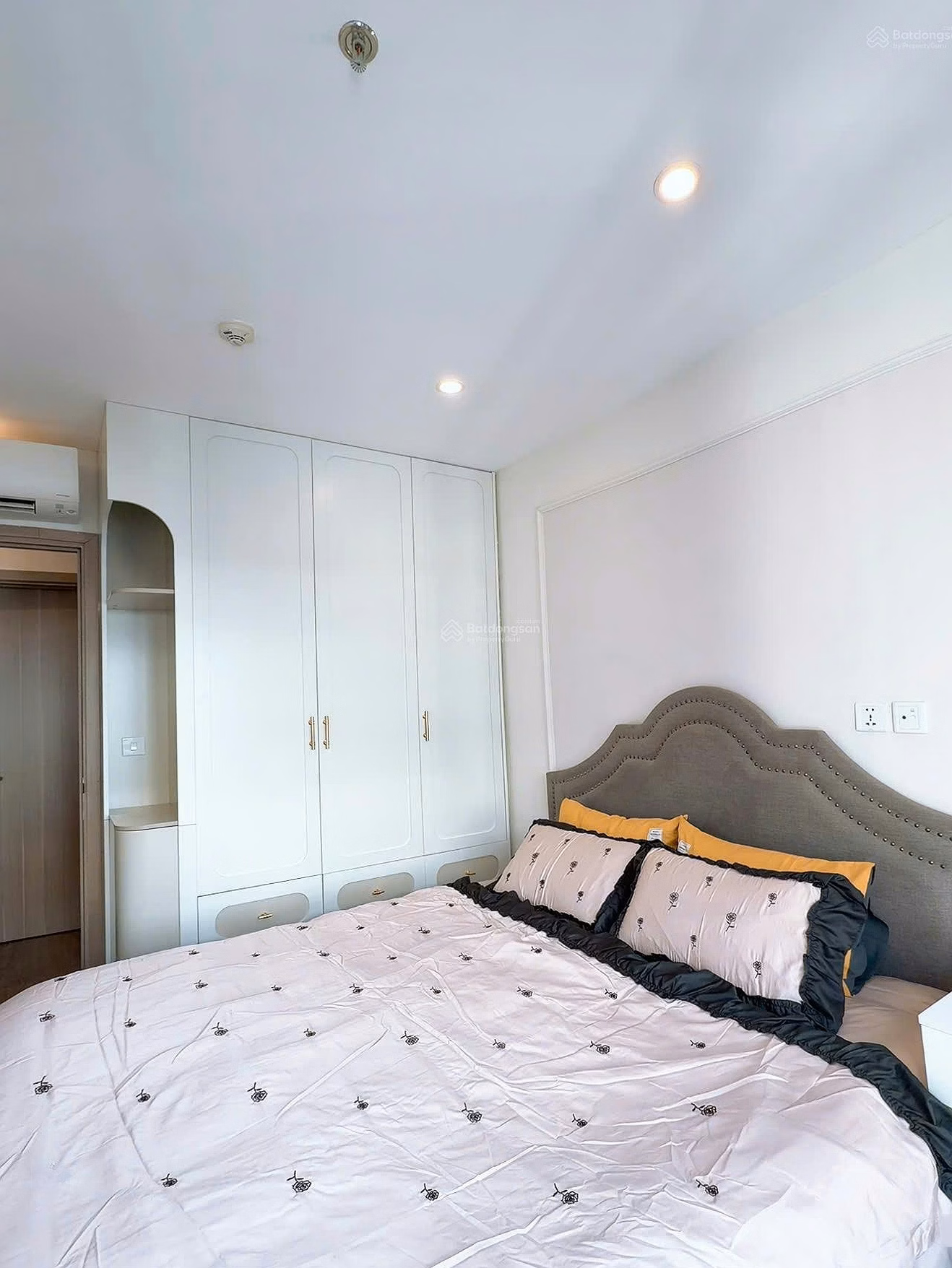 The owner rents an apartment at Vinhomes Ocean Park from Studio, 2N to 3N - Fully furnished