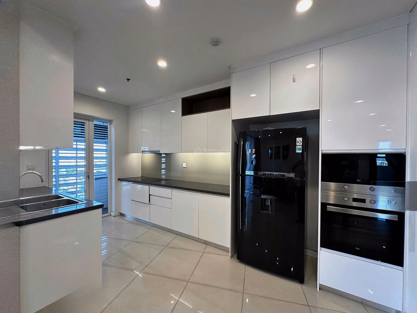 Apartment for rent in Sarimi Sala, 40 million/month, 130m2, 3 bedrooms, 3 bathrooms, fully furnished