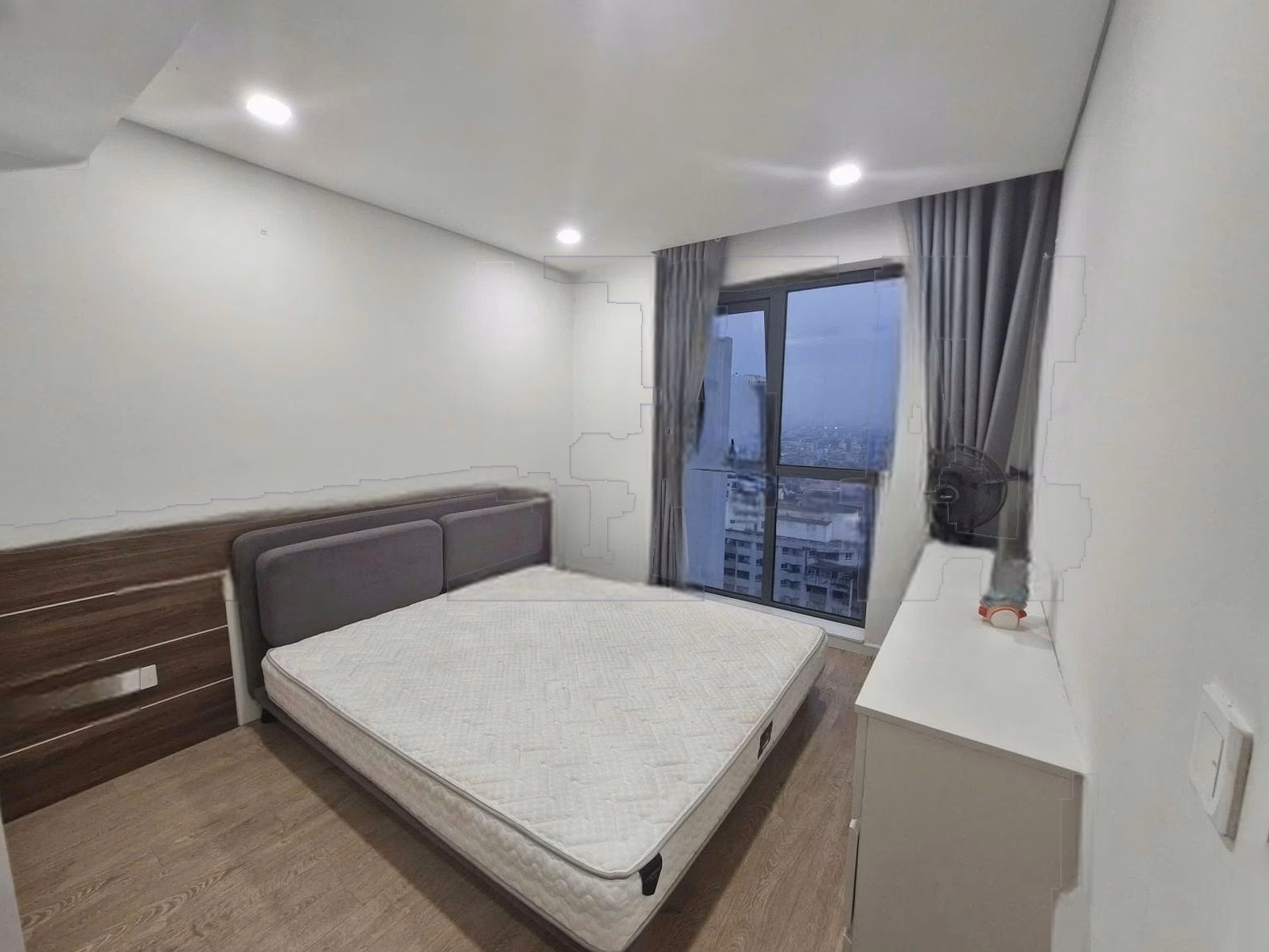 Corner apartment for rent, 2 bedrooms, Rivera Park Vu Trong Phung
