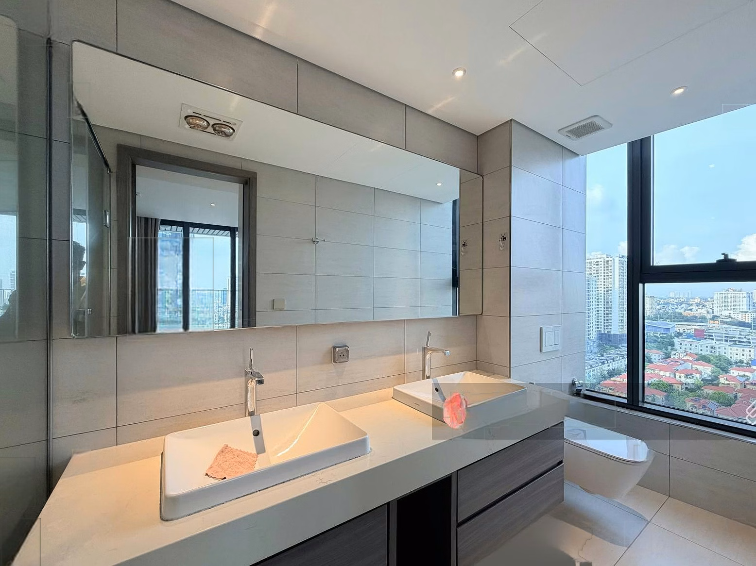 For rent 45 million/month, well worth the beauty queen apartment N01T6 Han Jardin - apartment 2 facing Southeast, view 24/7