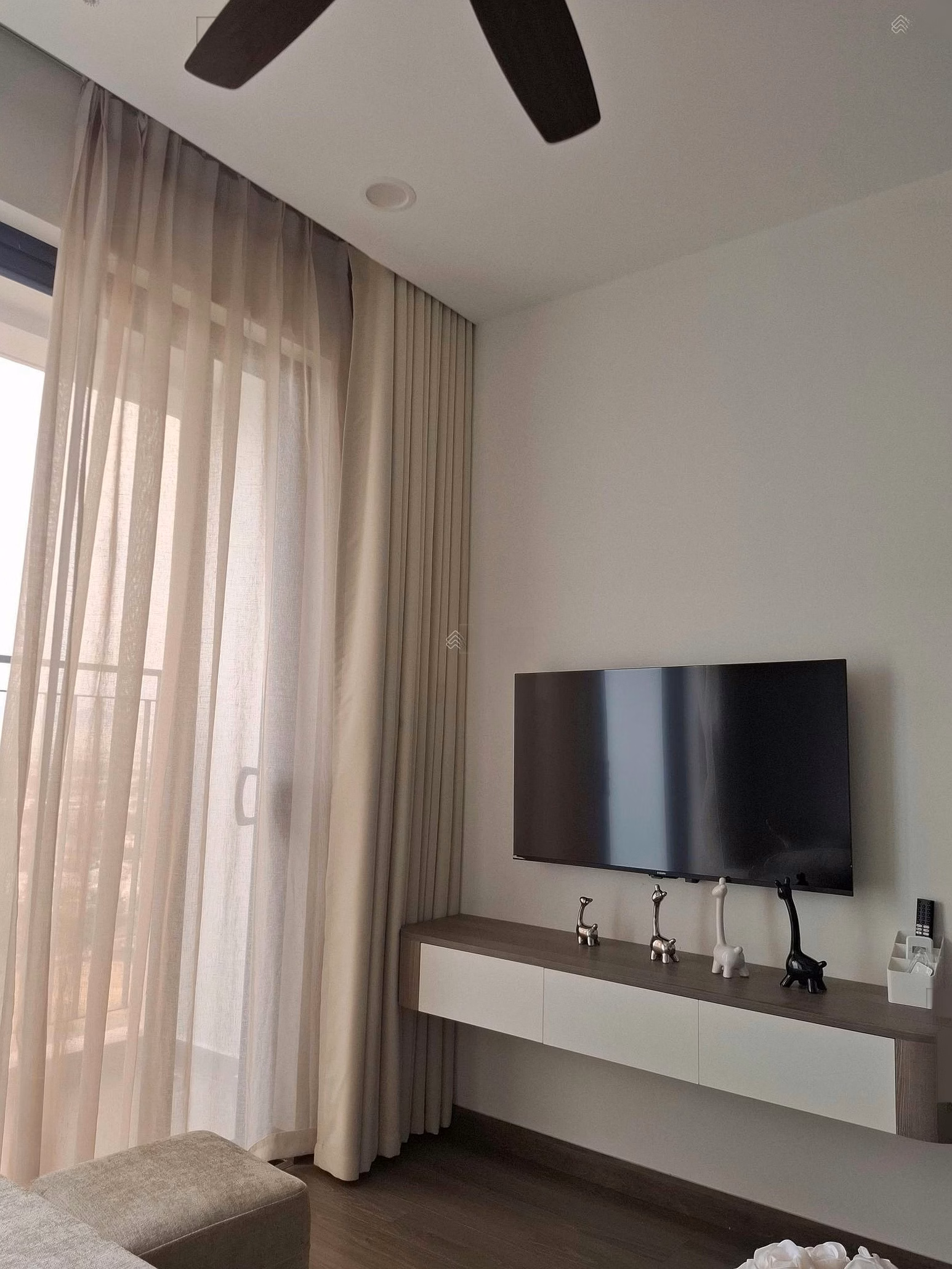 The owner needs to rent FPT Plaza3 apartment in Da Nang for 9 million