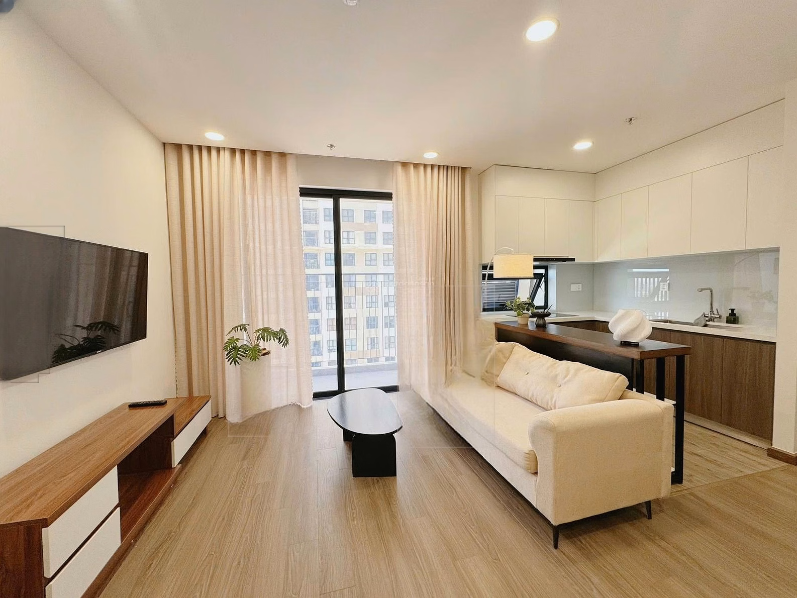 The owner needs to rent FPT Plaza3 apartment in Da Nang for 9 million