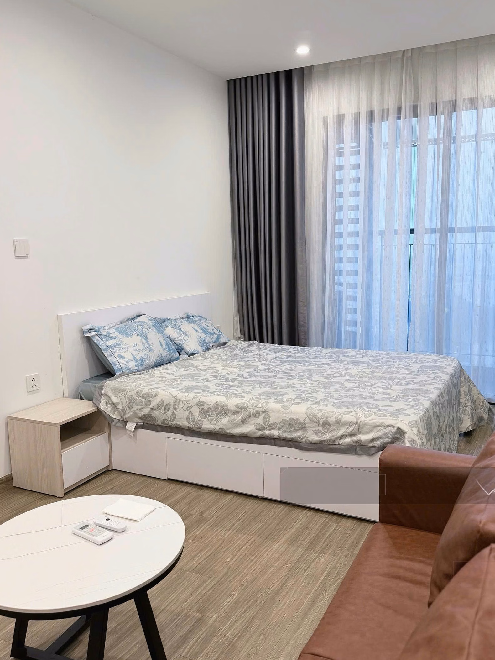 Extremely rare lake view studio, area 38m2, price only 2.3 billion