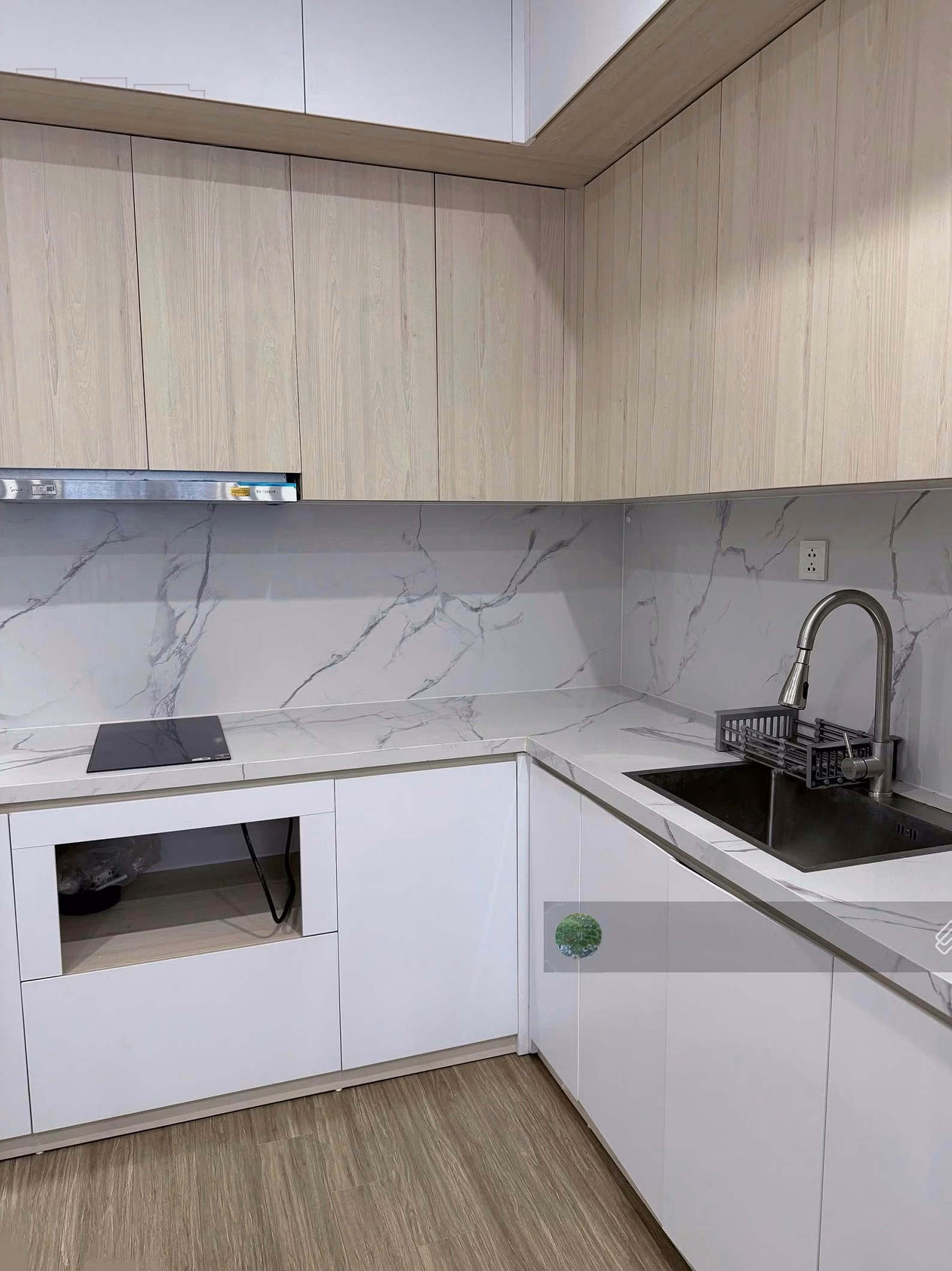 Extremely rare lake view studio, area 38m2, price only 2.3 billion