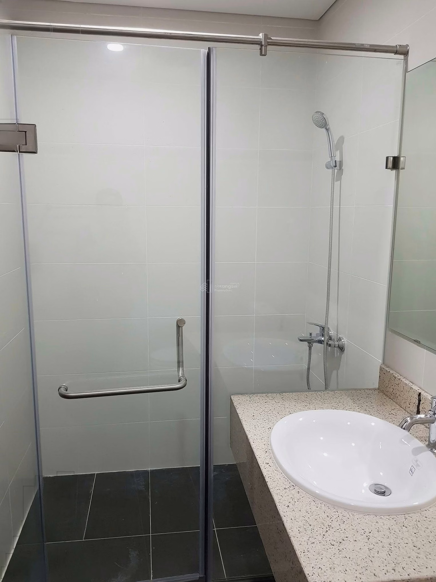 Luxury apartment for rent - 3 bedrooms - lake view, corner apartment - high floor. At court N01 - T5 Diplomatic Corps