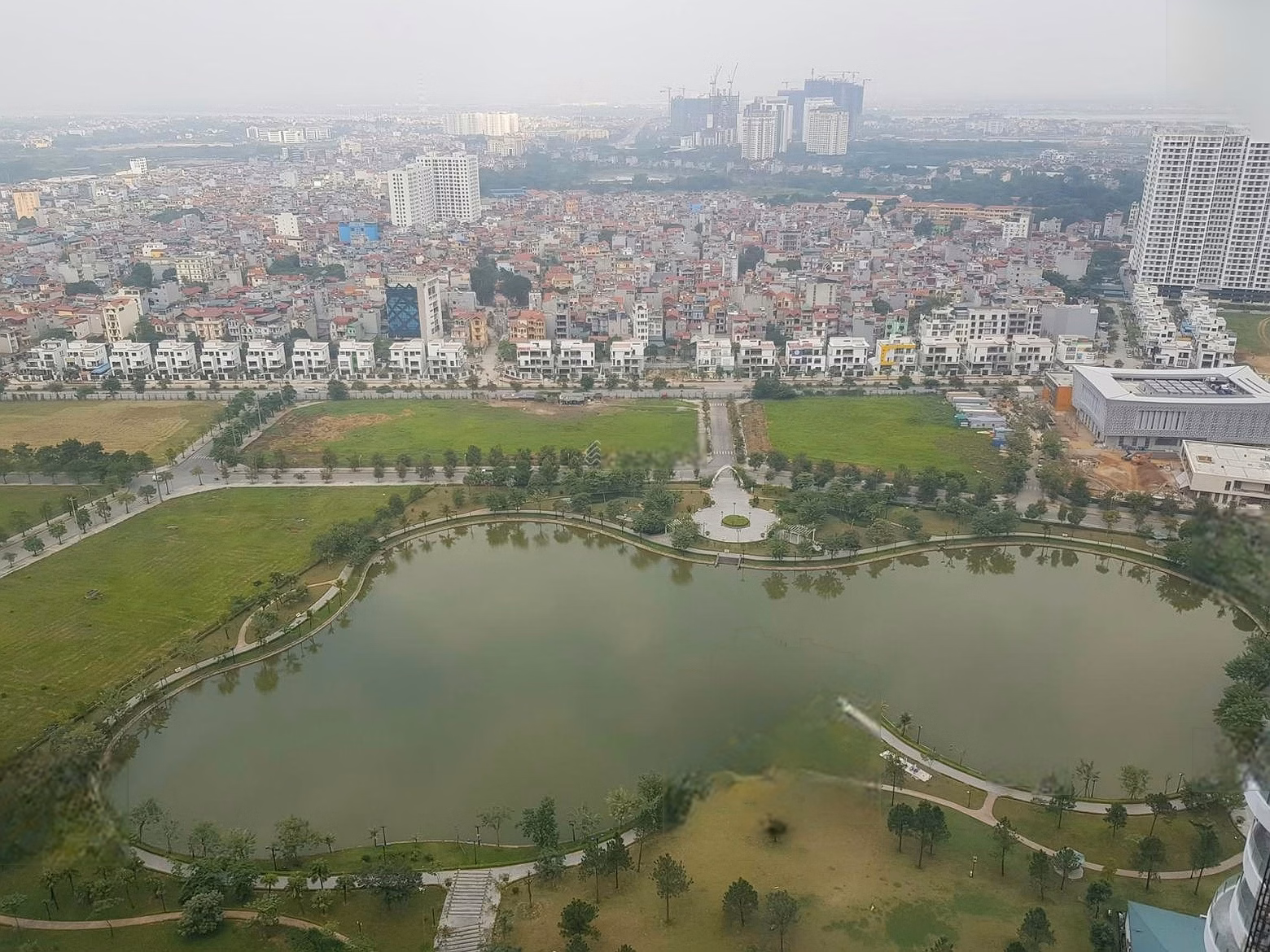Luxury apartment for rent - 3 bedrooms - lake view, corner apartment - high floor. At court N01 - T5 Diplomatic Corps
