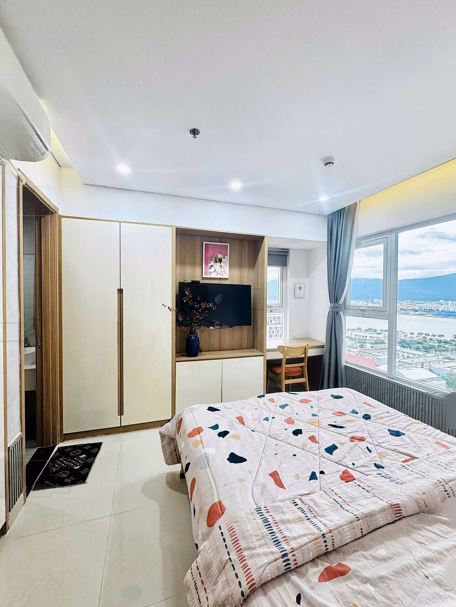 Vacant apartment at bargain price F.Home. Price is only 14 million/month. 2 bedroom apartment, fully furnished