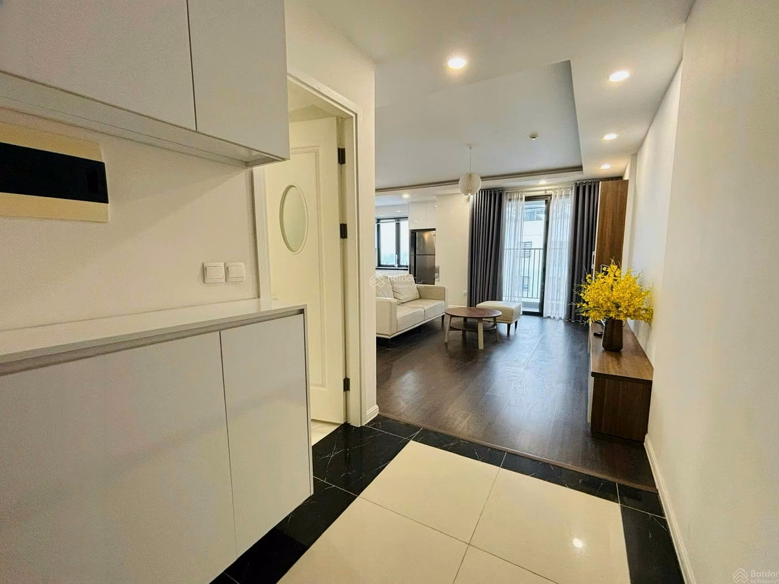 Selling at a loss of 1 billion Imperia Minh Khai corner apartment with Red River view