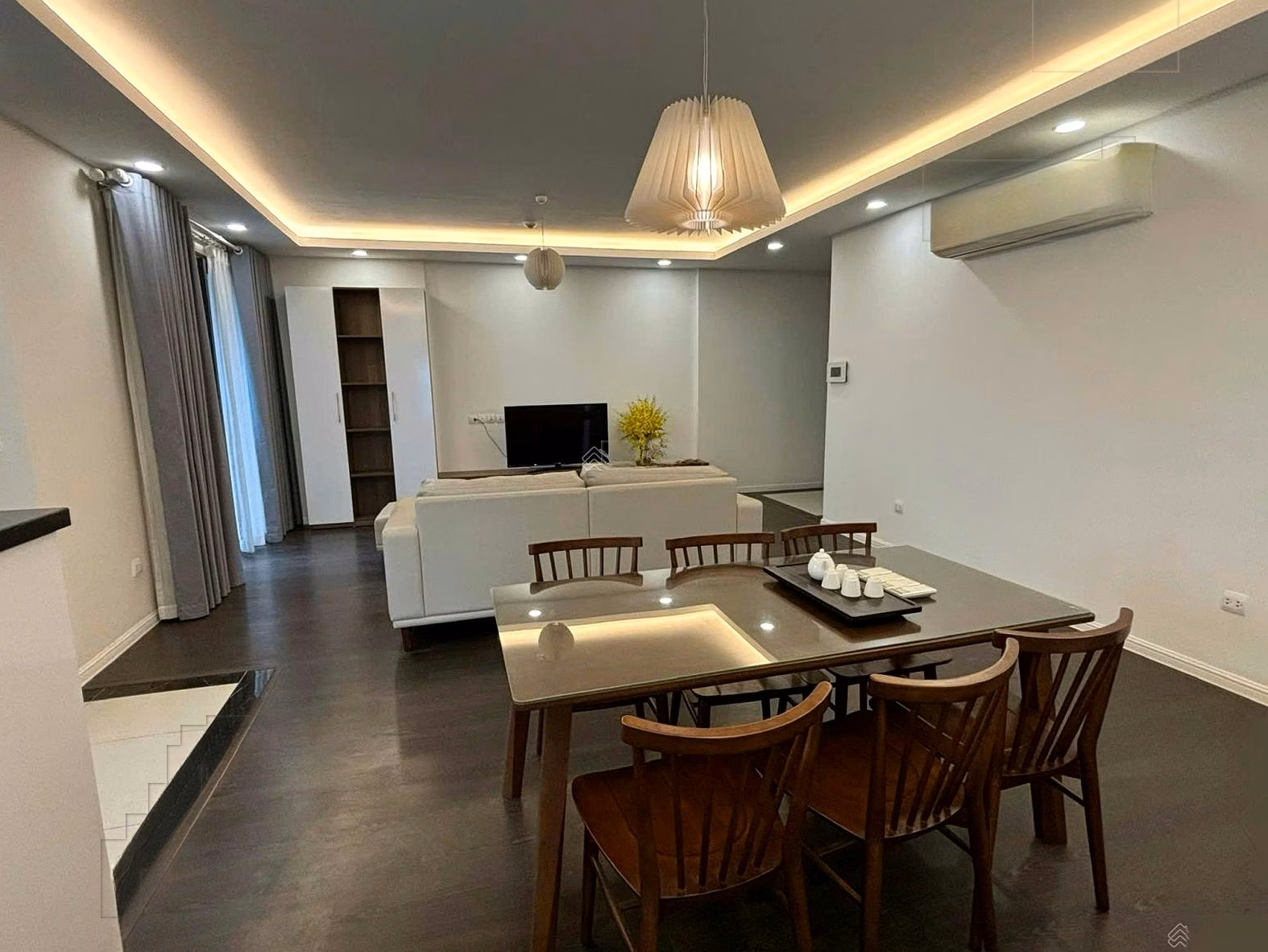 Selling at a loss of 1 billion Imperia Minh Khai corner apartment with Red River view
