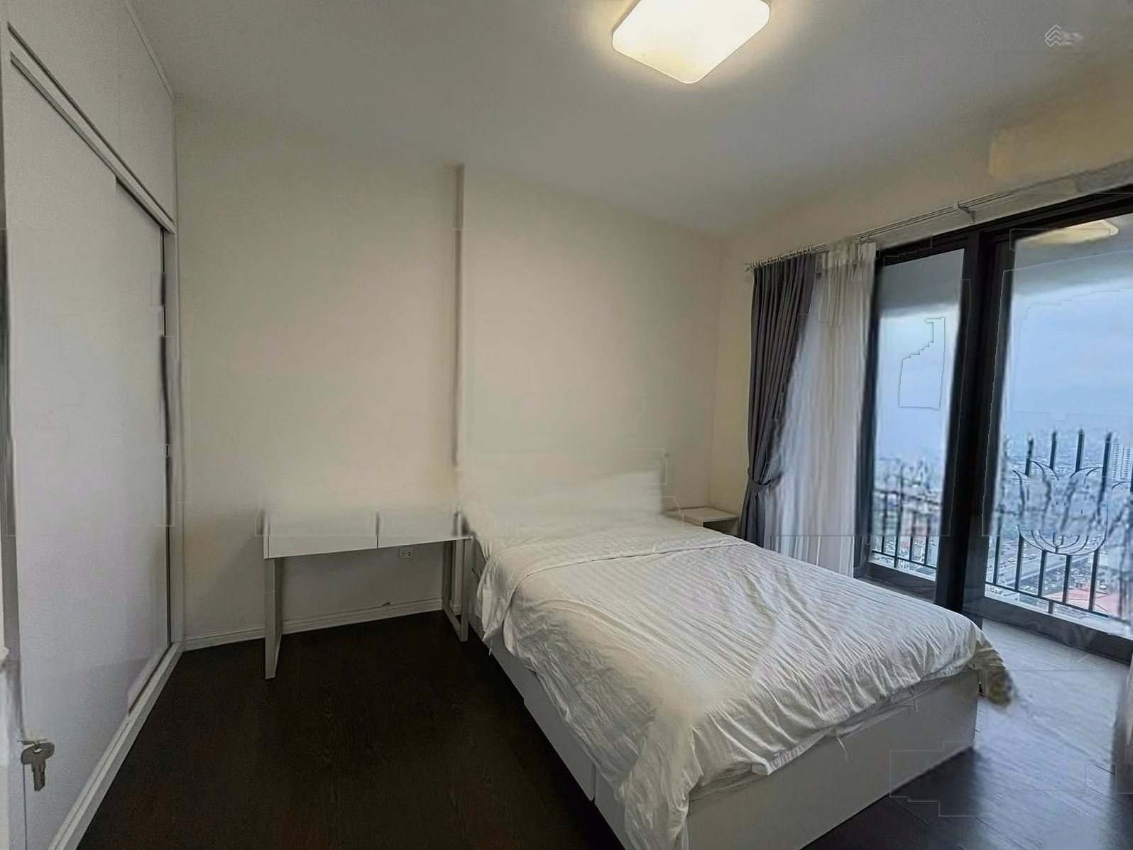 Selling at a loss of 1 billion Imperia Minh Khai corner apartment with Red River view