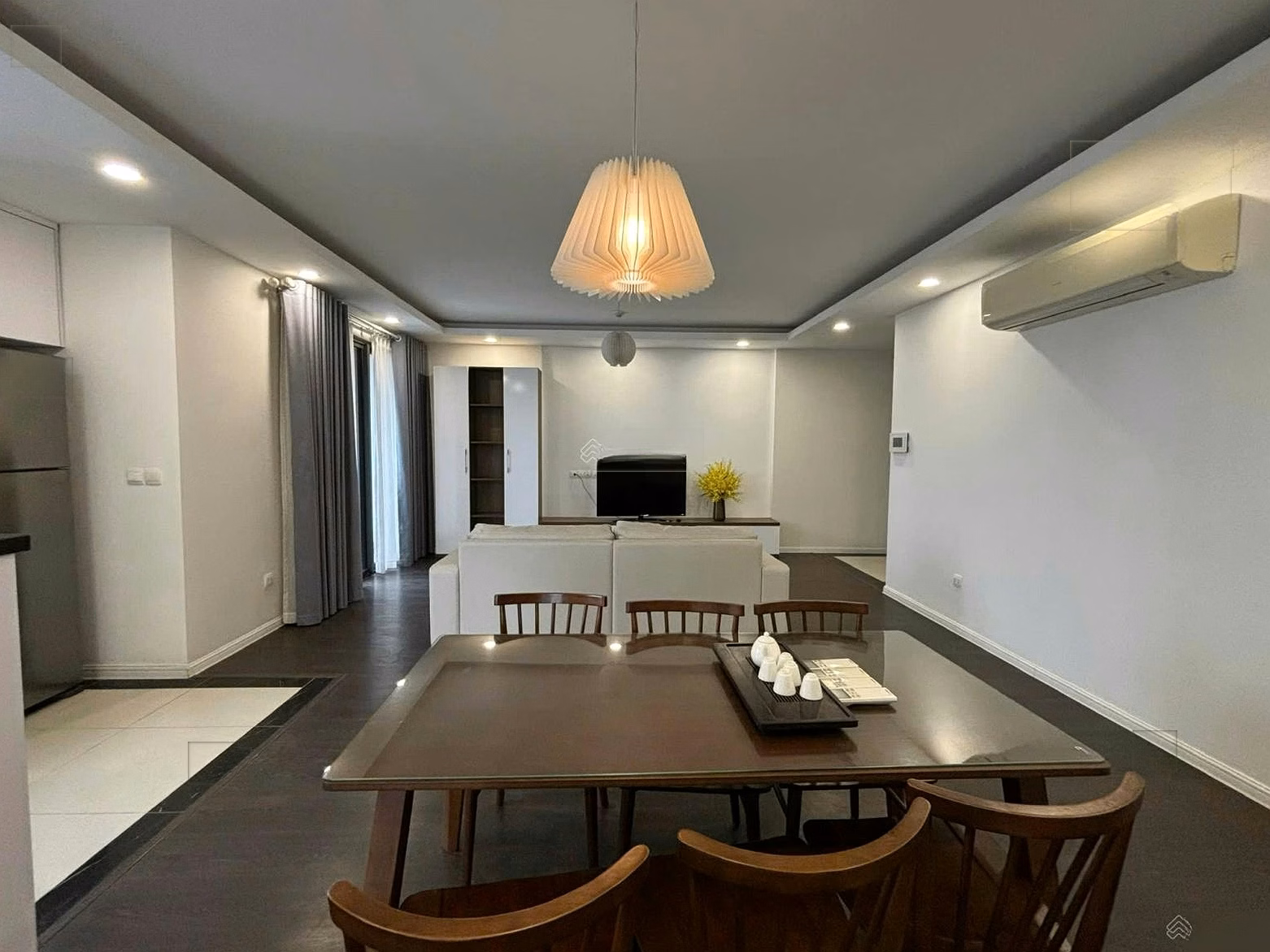 Selling at a loss of 1 billion Imperia Minh Khai corner apartment with Red River view