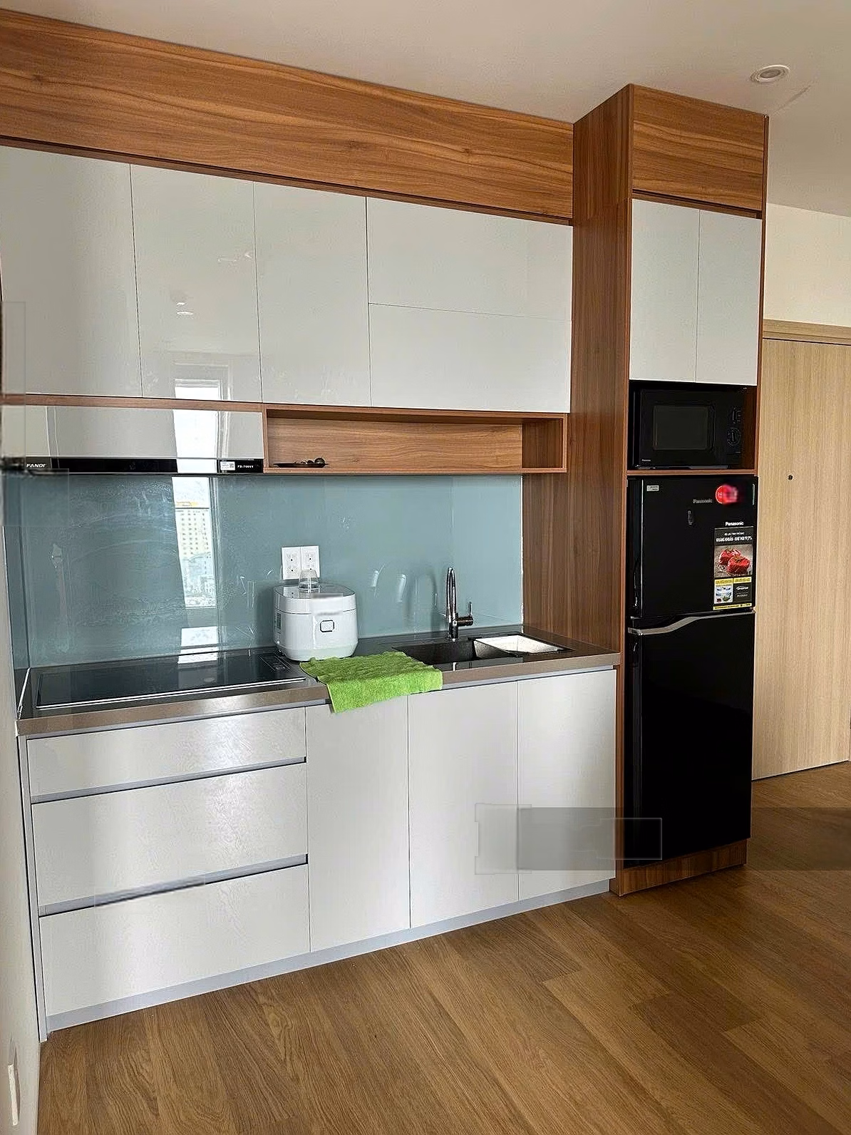 The owner needs to rent the middle floor of P1 building at Cosmo Residence, price only 22 million/month