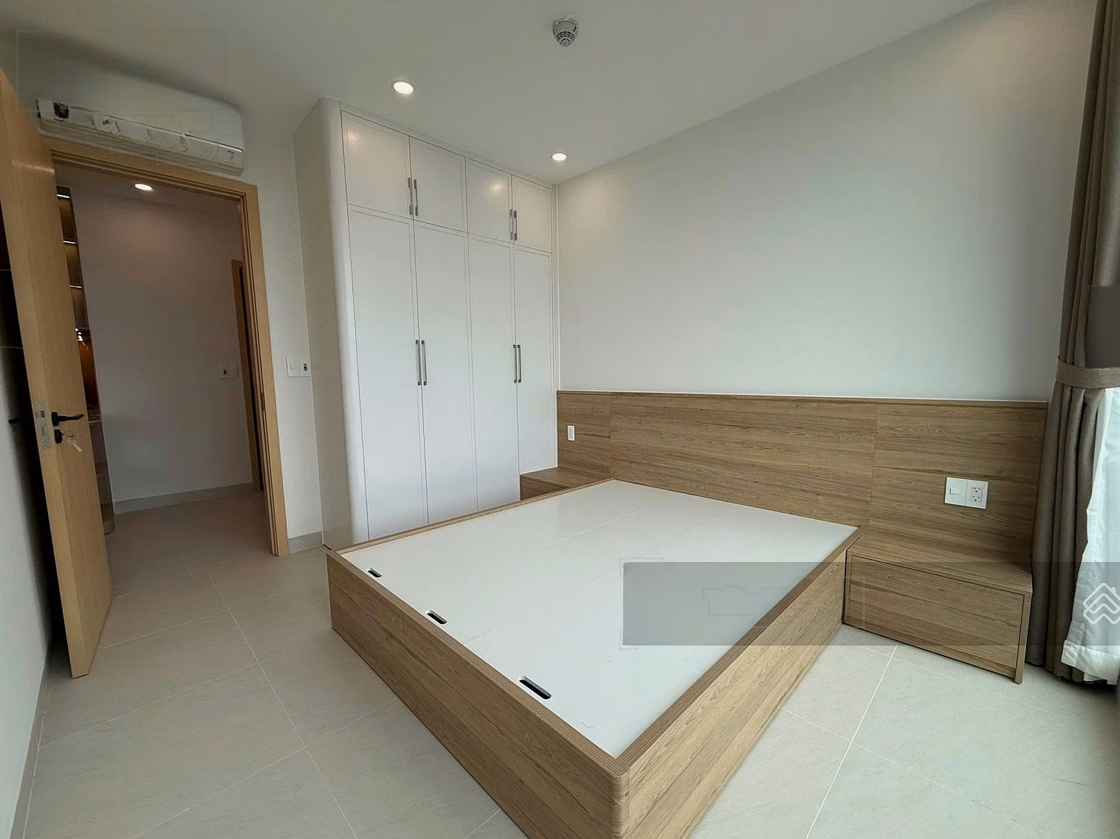 The owner needs to rent a 1BR apartment with direct river view at Sun Ponte for only 25 million/month***