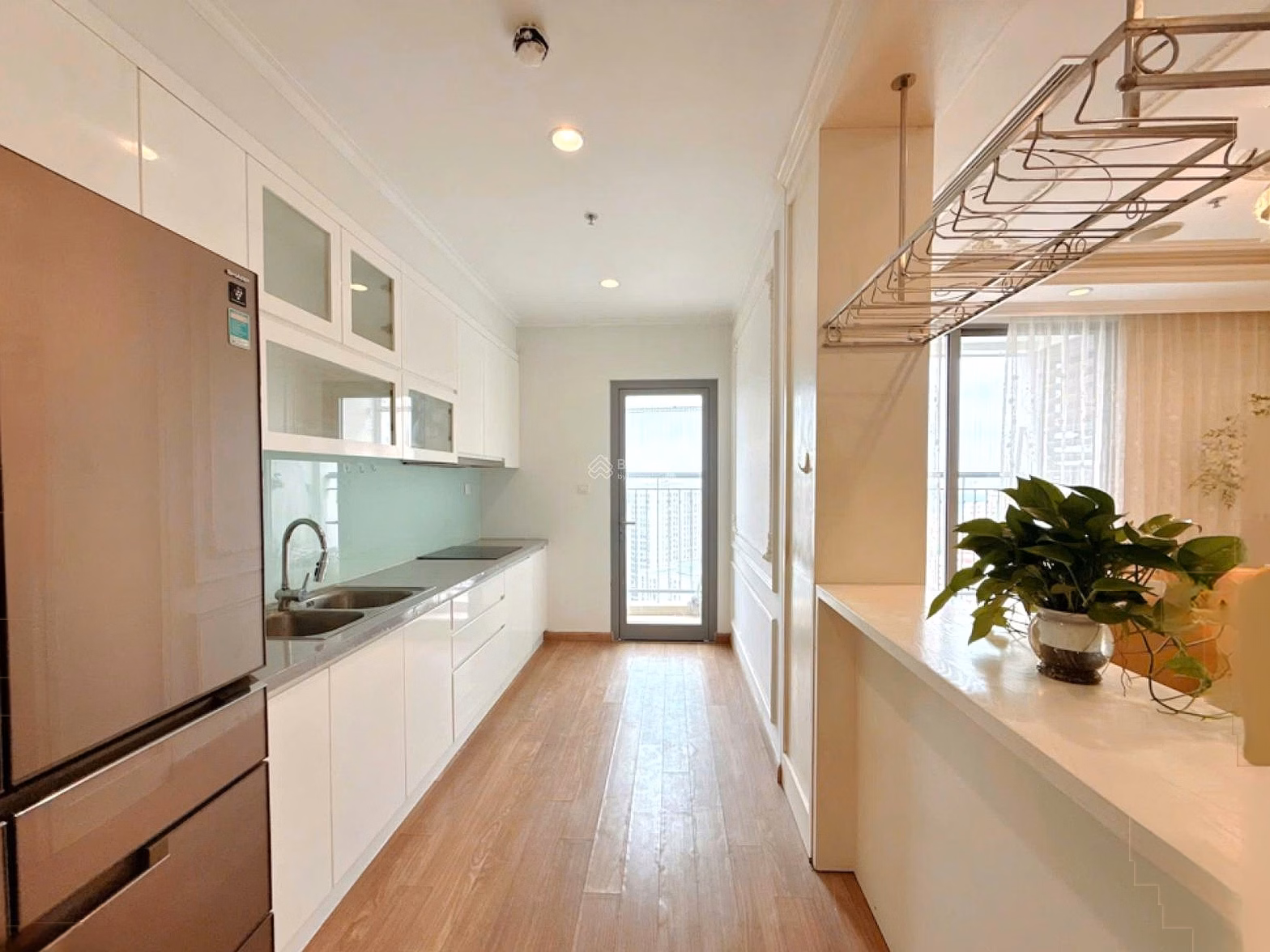 Corner apartment for rent, 3 bedrooms, 120m2, VIP Park Hill Premium building, Times City urban area, fully furnished