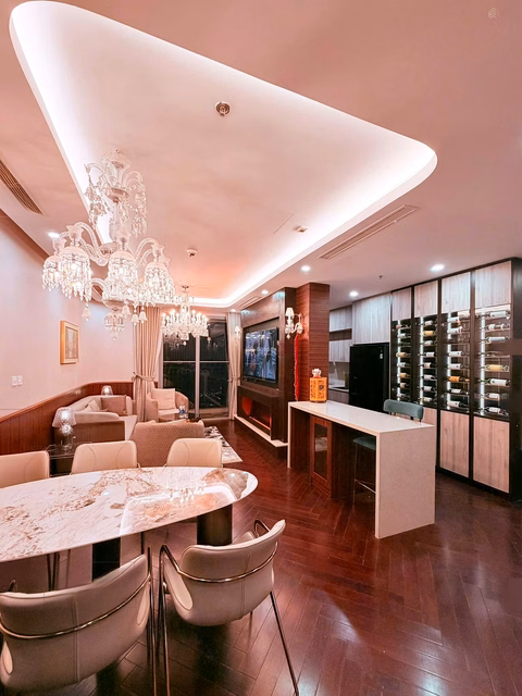 3-bedroom corner apartment for rent in Park Hill. Extremely luxury furniture over 1.3 billion at Times City area