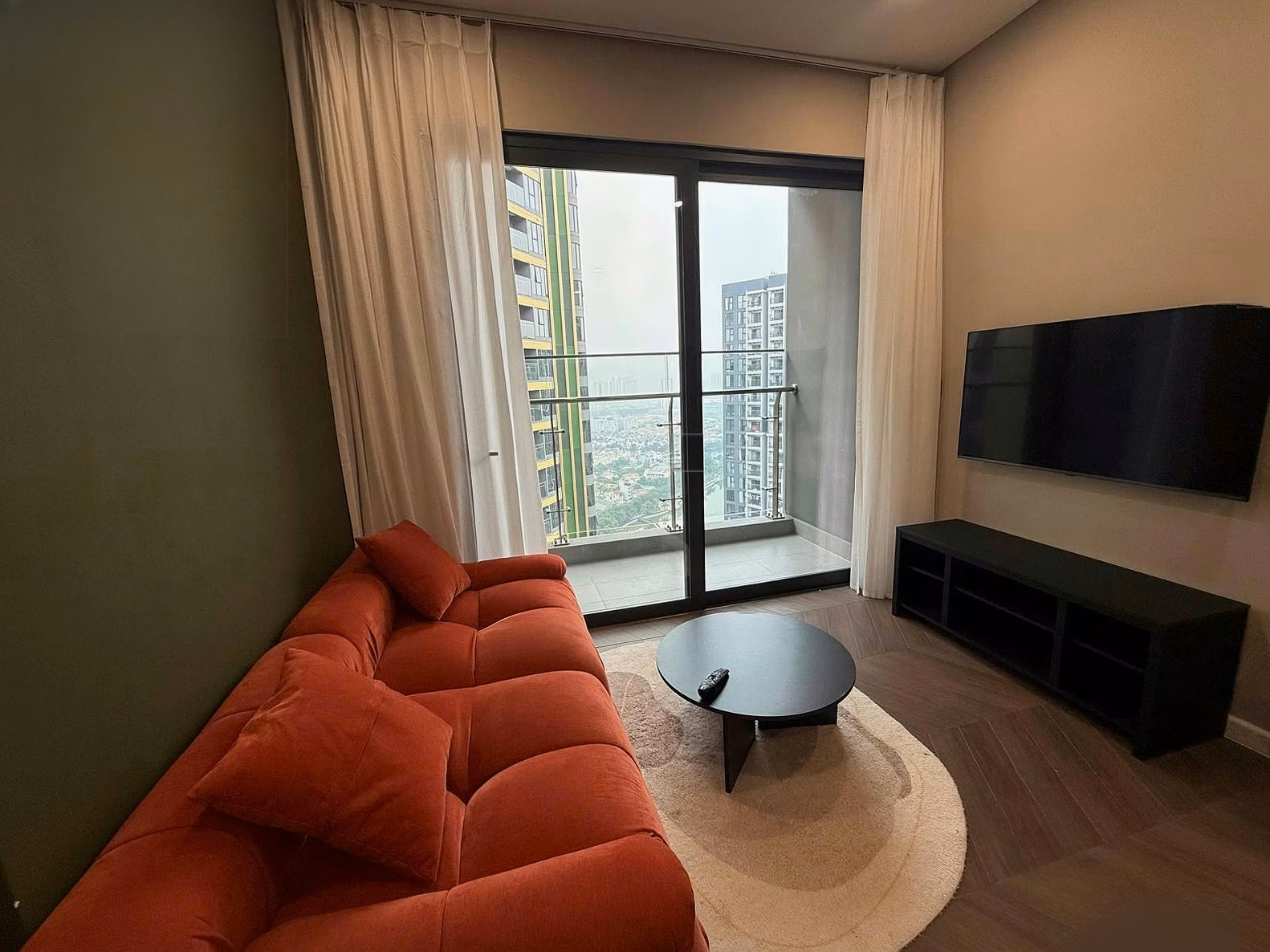 HOT! The owner owns the apartment for rent at good prices from only 5 million in all subdivisions 0963 264 ***