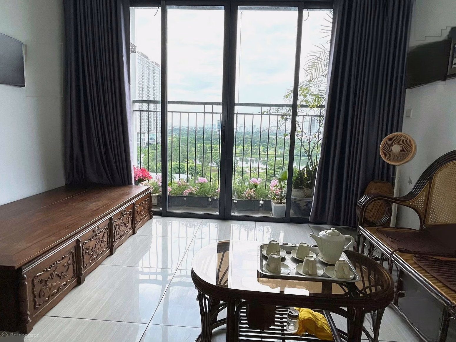 Rare! The owner is selling a 3-sided apartment with a beautiful view of Ngoai Giao Doan Park, 130m2, 3 bedrooms, 3 bathrooms