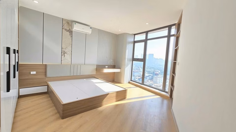 0936 461 ****Specializes in accepting consignments for buying, selling & renting apartments at Skyline Westlake Tay Ho and other projects