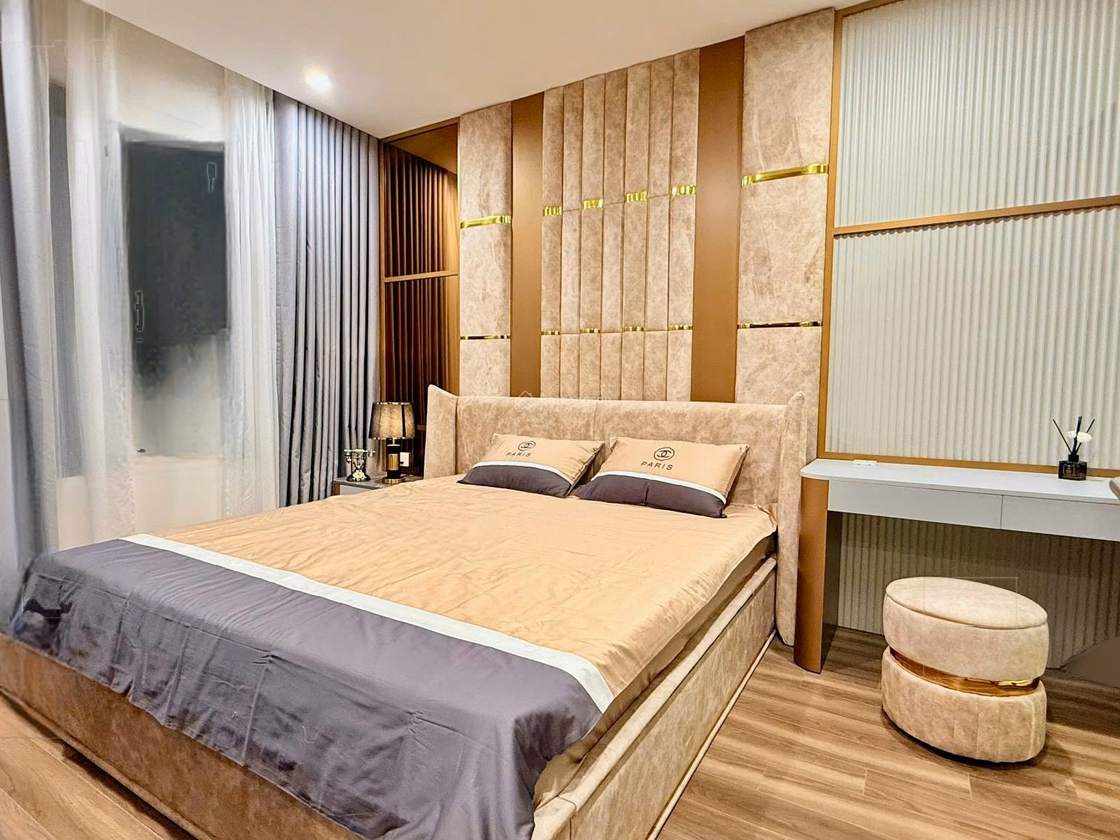 Luxury 2 bedroom, 2 fully furnished apartment for rent in Zurich building, 1 interior: Fully furnished, price: 17 million/month including fees