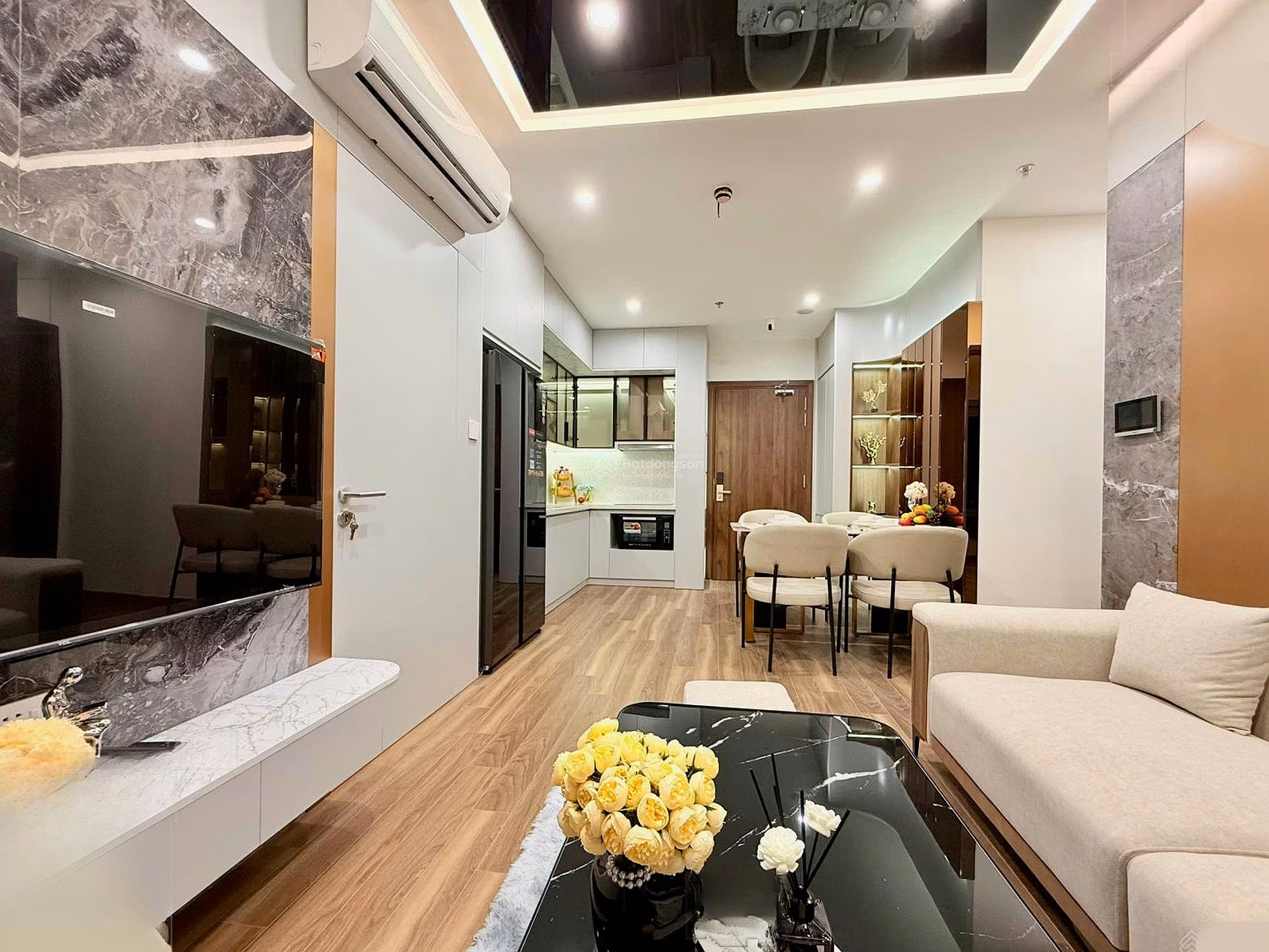 Luxury 2 bedroom, 2 fully furnished apartment for rent in Zurich building, 1 interior: Fully furnished, price: 17 million/month including fees